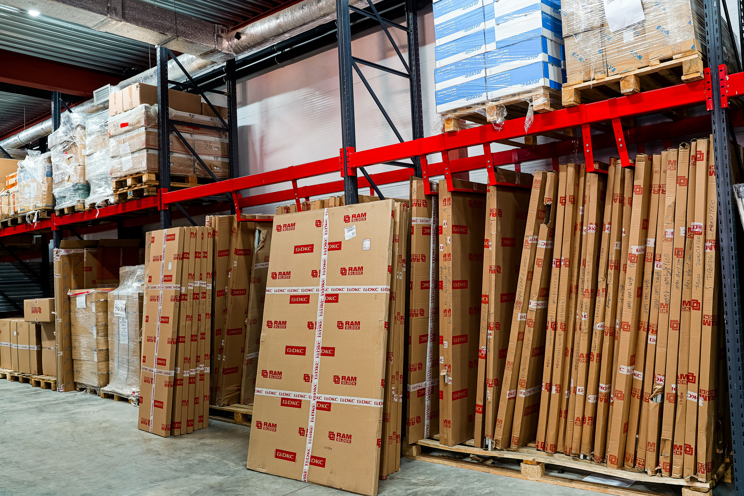 Фотосессия на производстве электрических шкафов