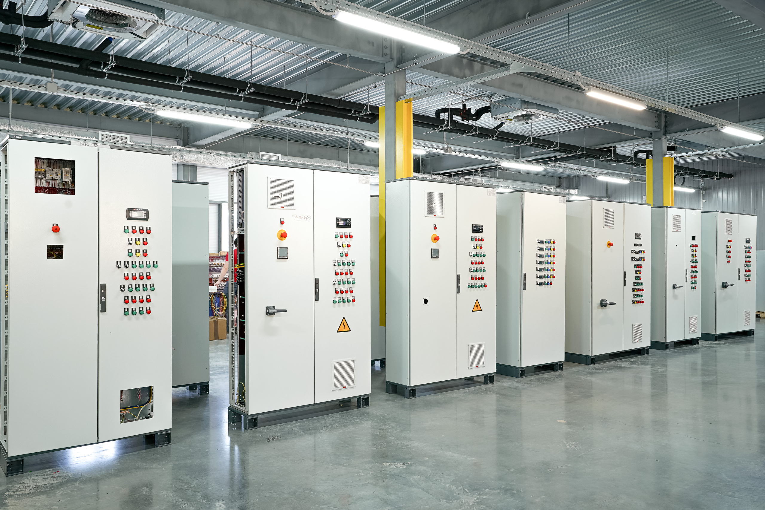 Фотосессия на производстве электрических шкафов