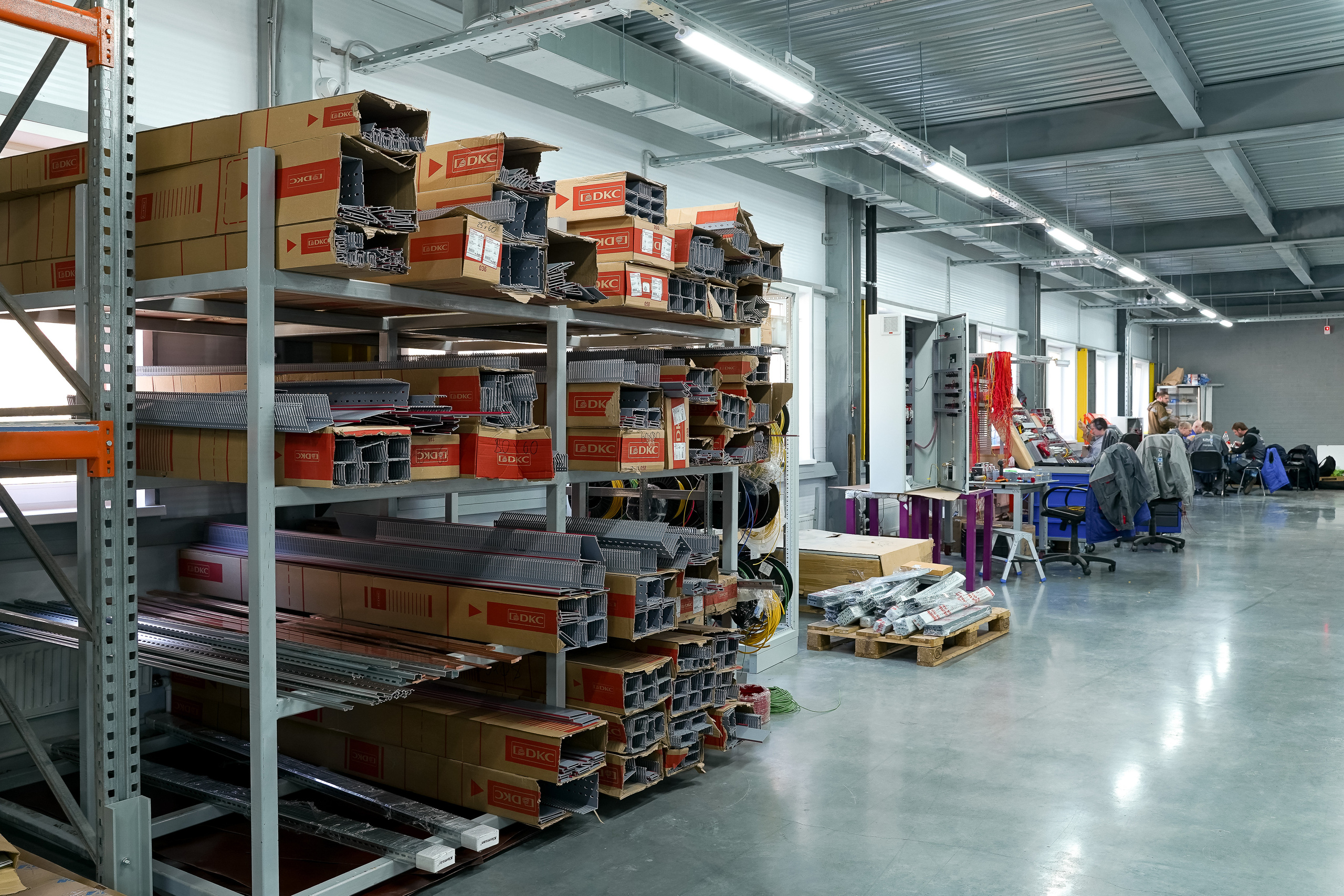 Фотосессия на производстве электрических шкафов