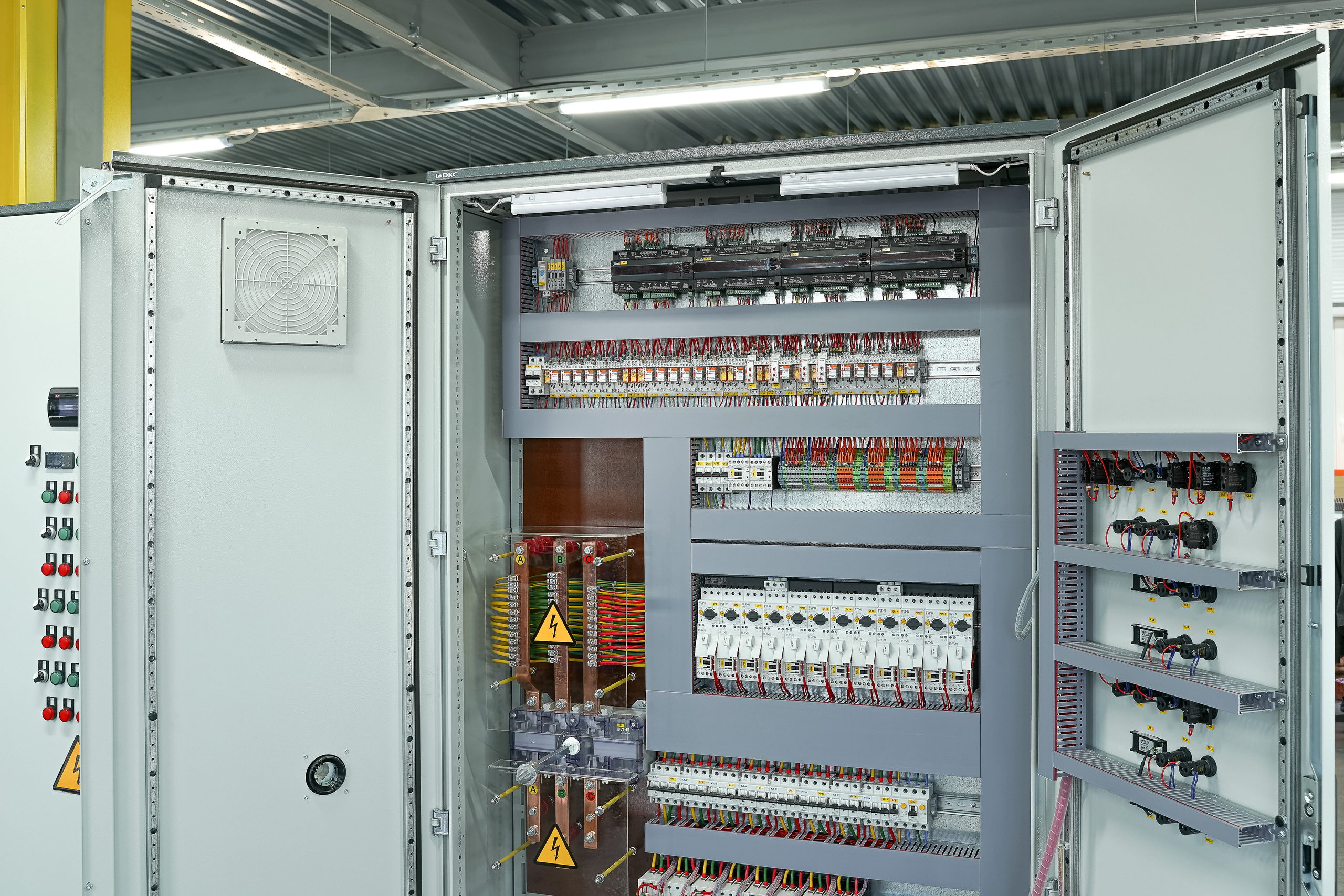 Фотосессия на производстве электрических шкафов