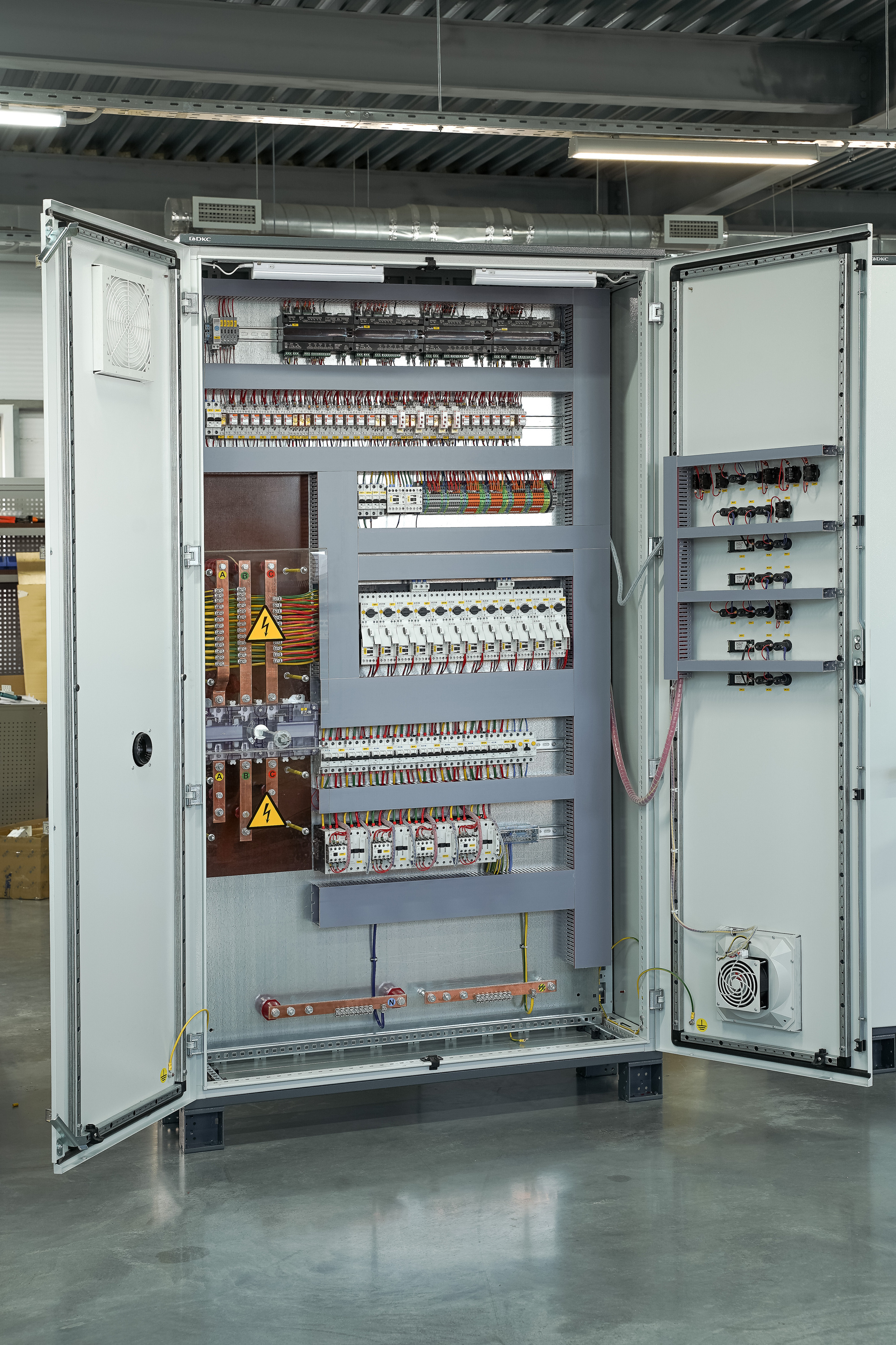 Фотосессия на производстве электрических шкафов