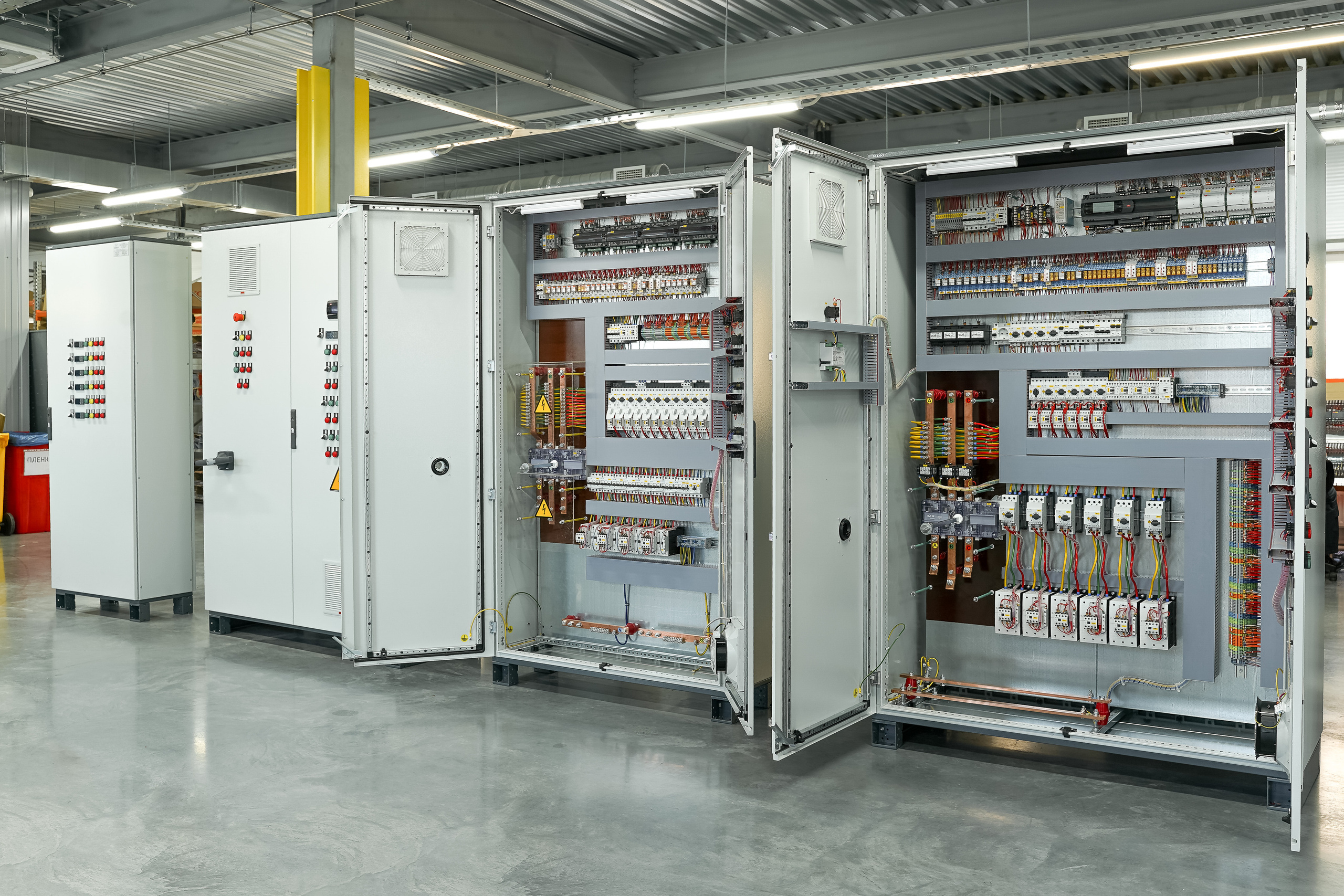 Фотосессия на производстве электрических шкафов