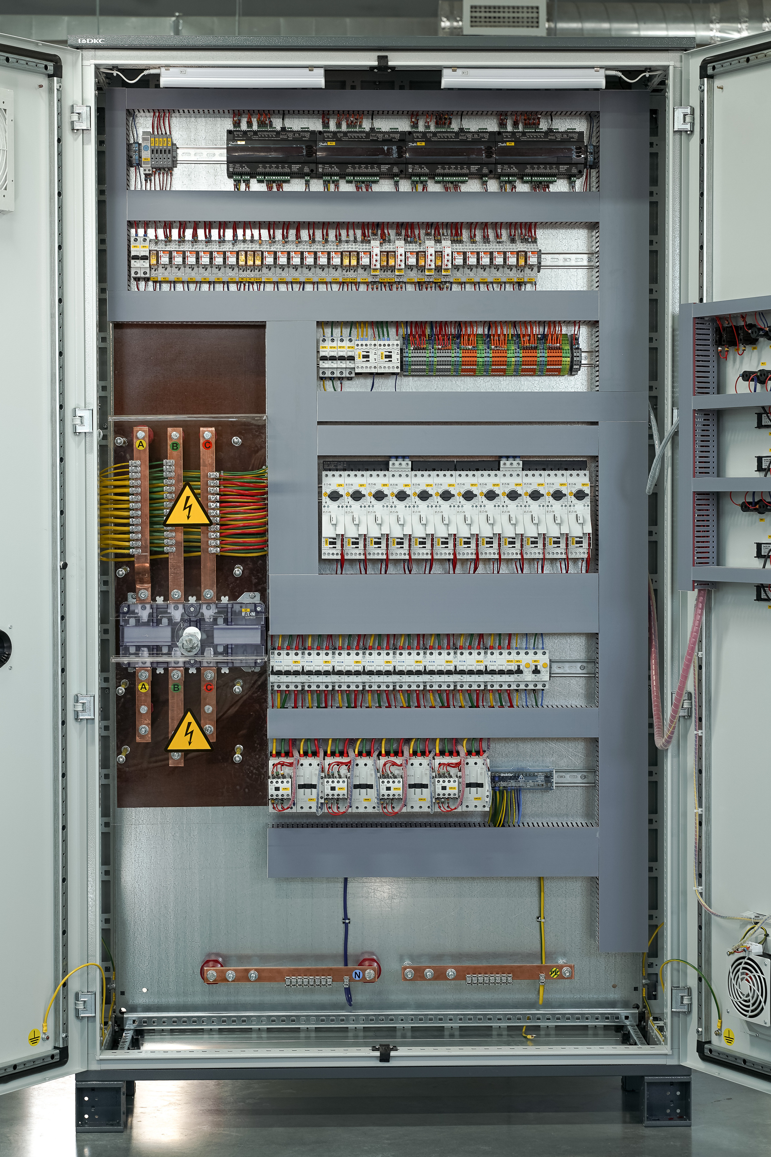 Фотосессия на производстве электрических шкафов