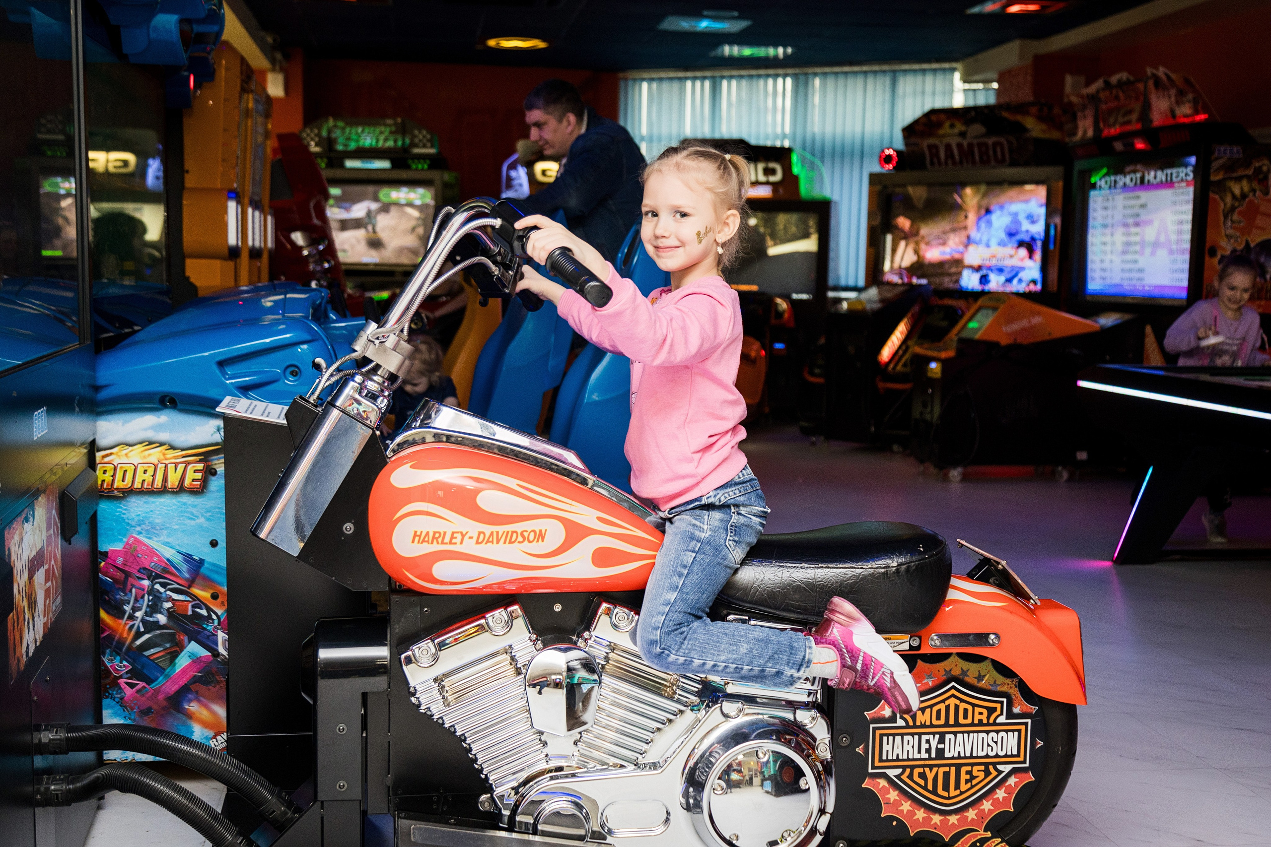 Арлекину 18 лет. Детский фотограф видеограф в Хабаровске Михаил Орлов
