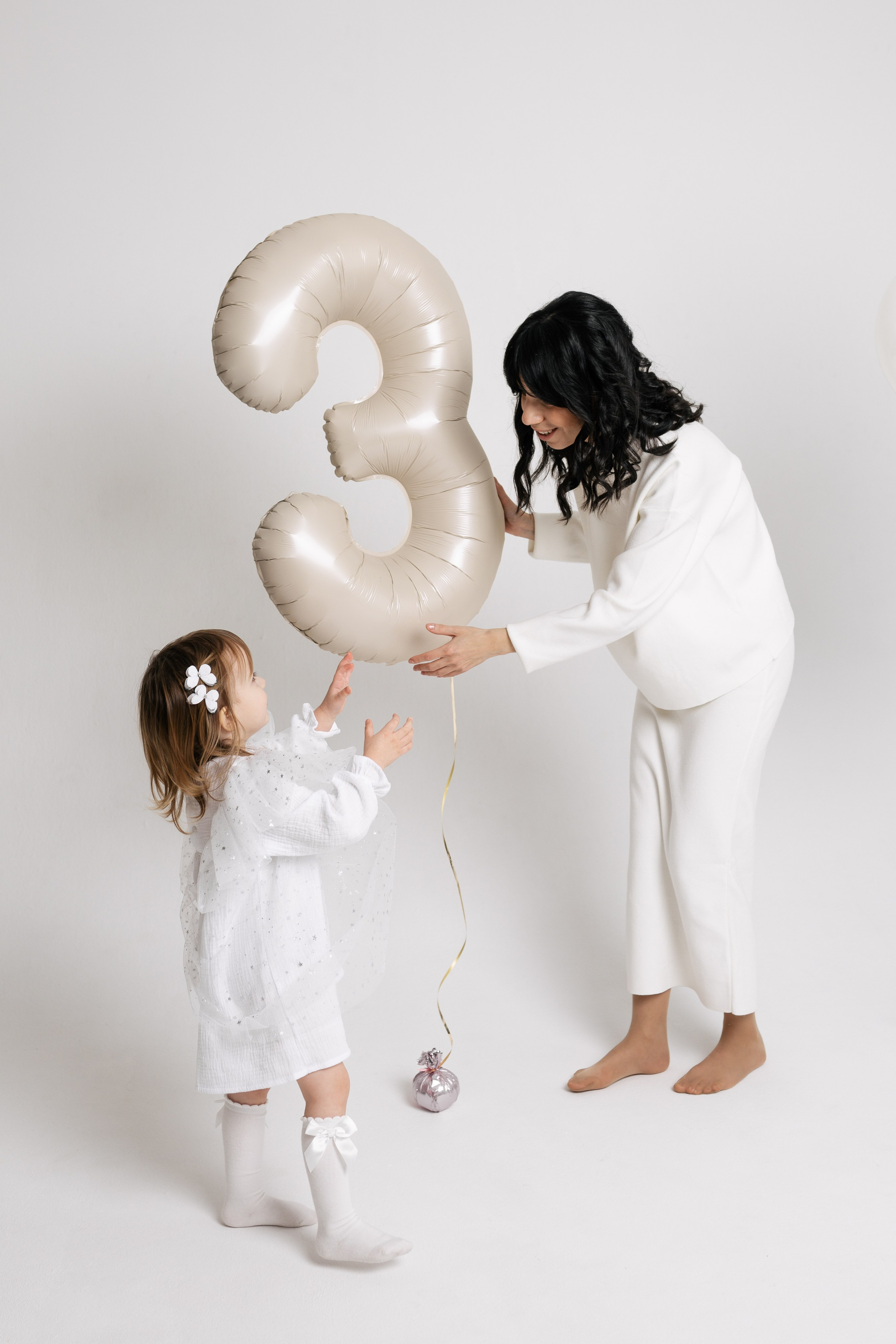 Маша, сколько тебе уже? Вот столько (3 года, показывая на пальцах)). Свадебный и женский фотограф в Санкт-Петербурге Муртеева Екатерина