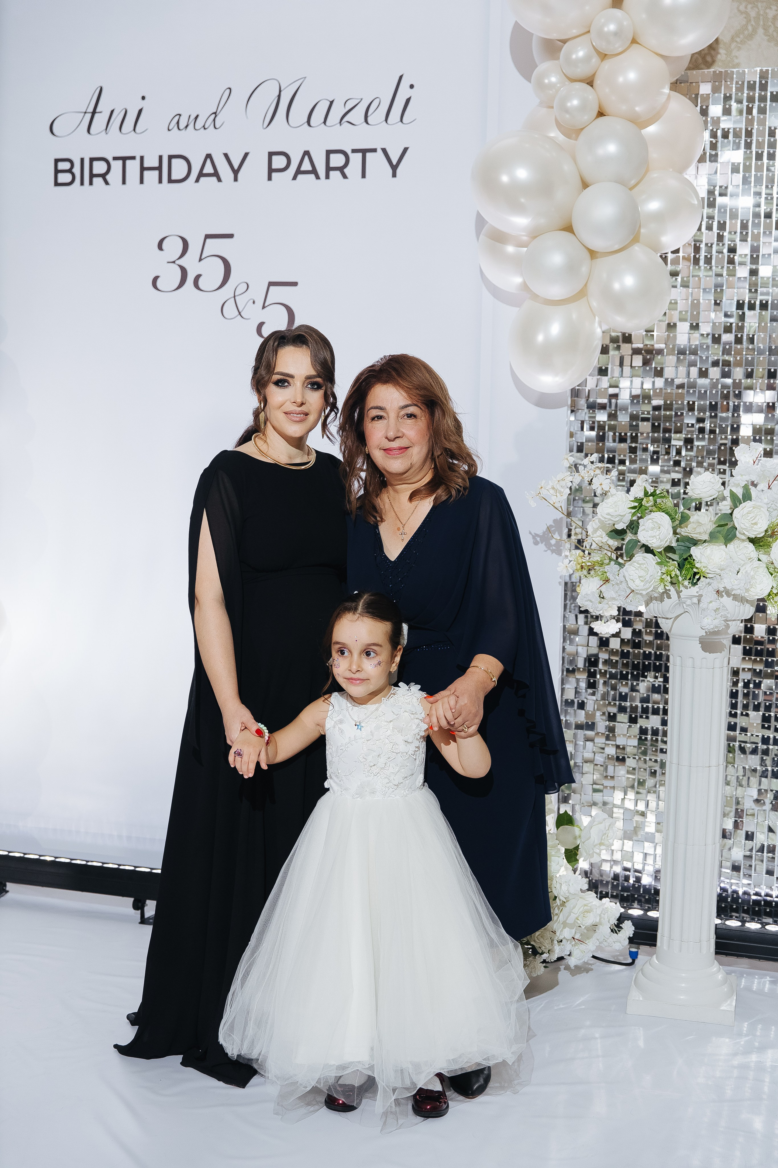 Ани и Назели. 35&5 День рождения, «Янтарь». Фотограф в Красноярске Надежда Воскресенская