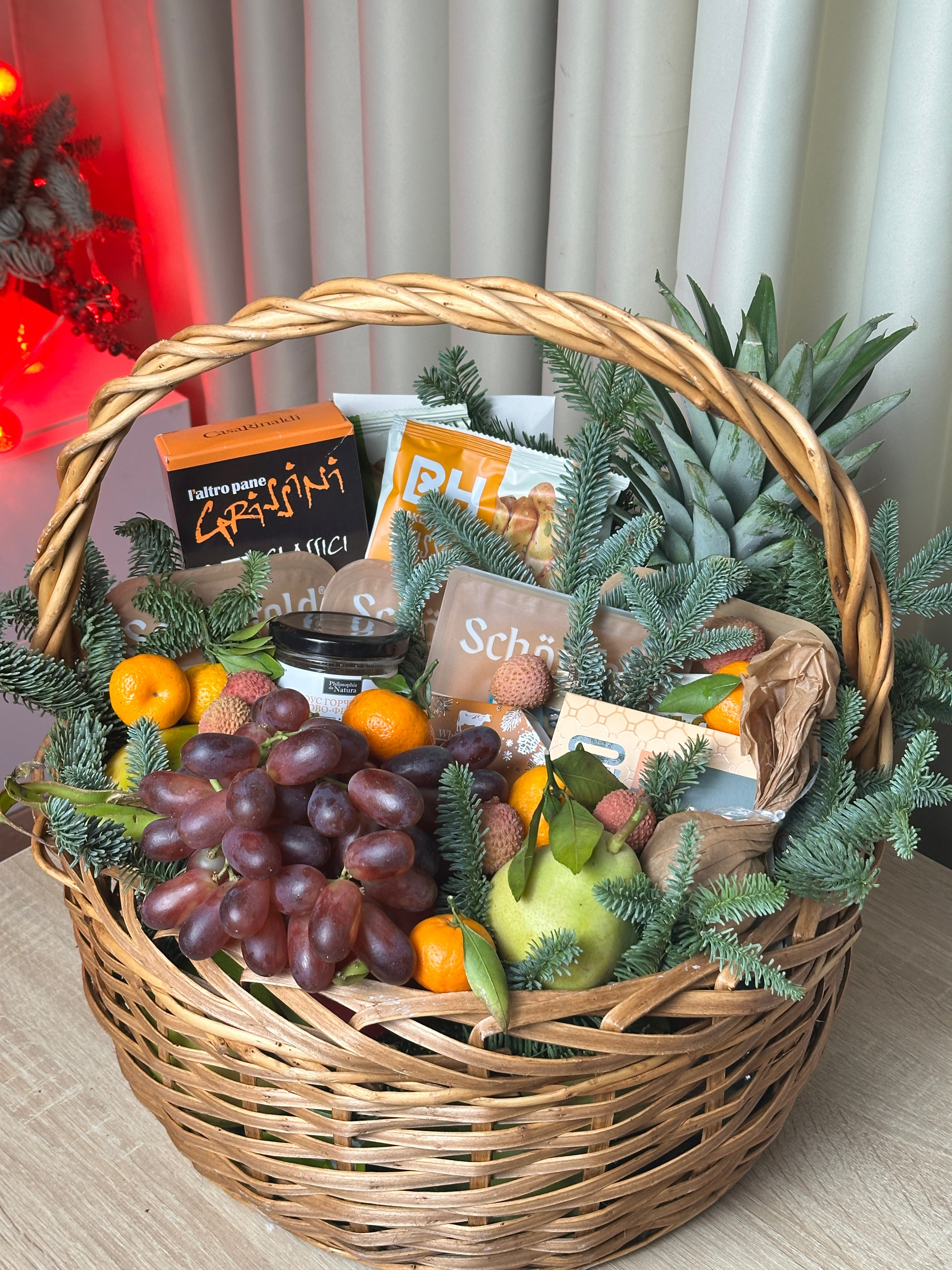 Корзины. Выездной кейтеринг, съедобные букеты, торты и сладости на заказ