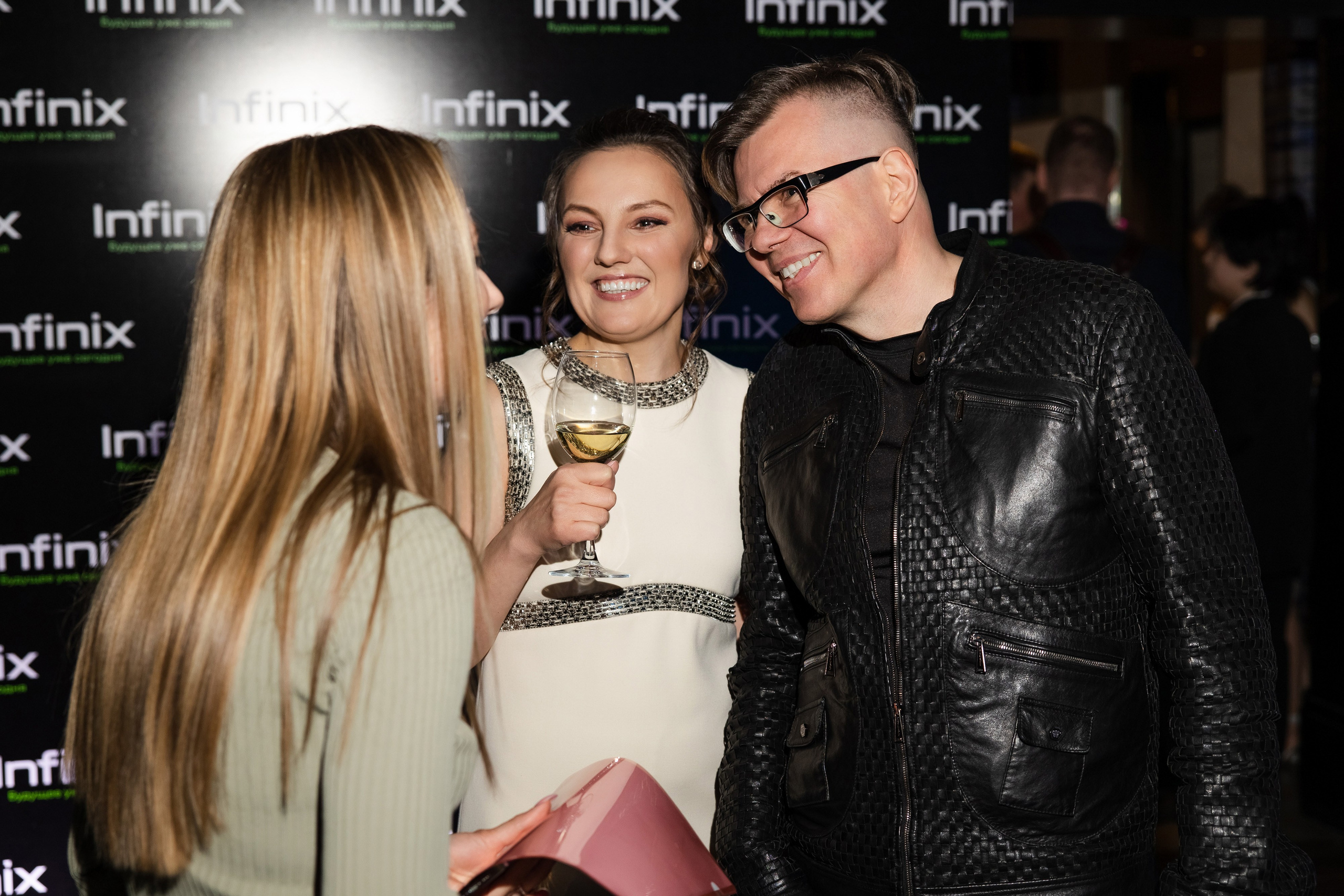 Презентация Infinix. Свадебный репортажный фотограф в Москве