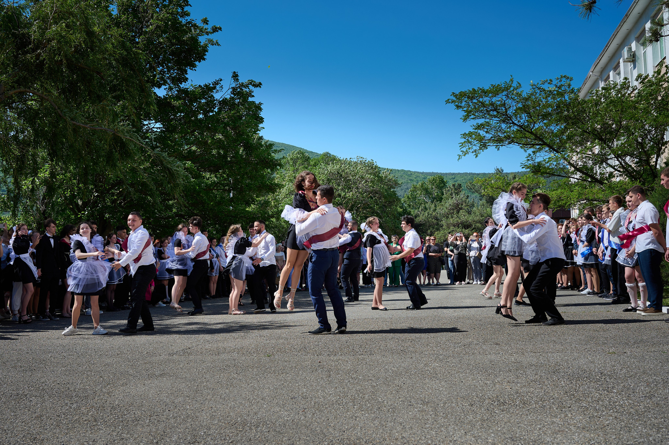 Последний звонок. Жизнь курорта Кабардинка в фотографиях