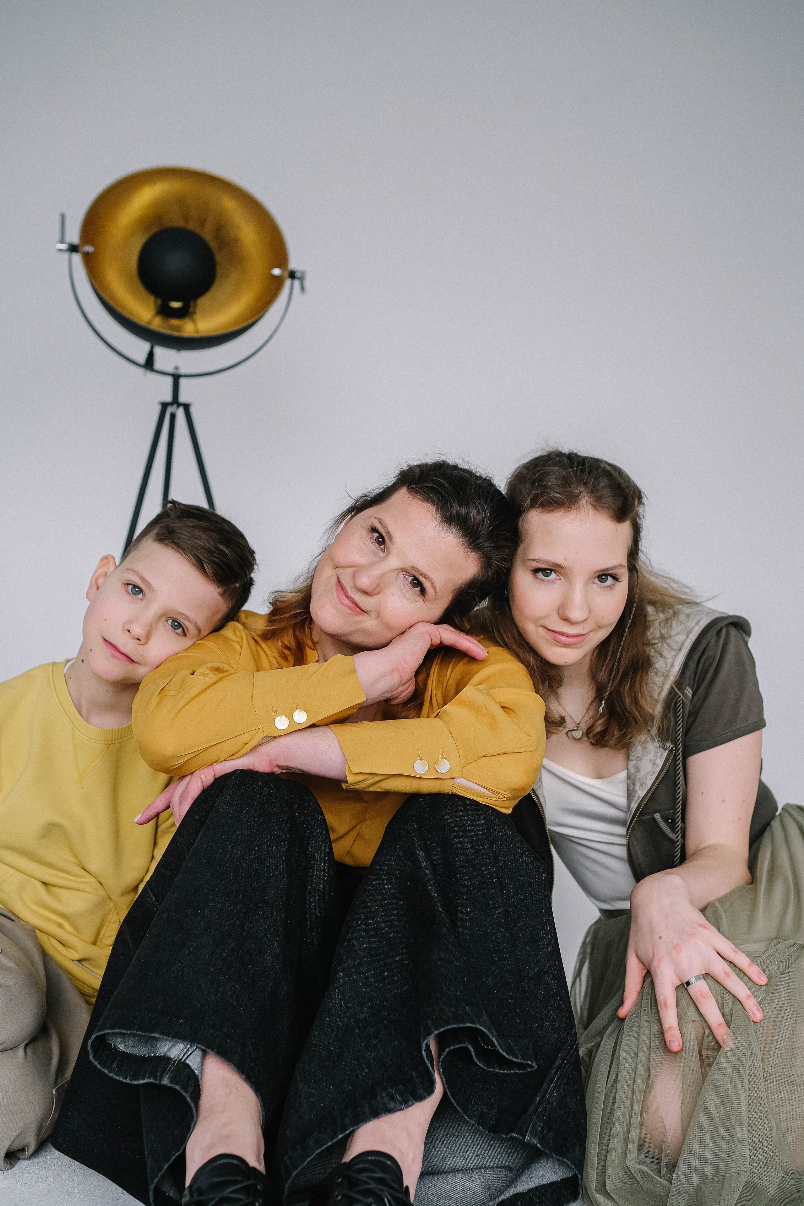 Мама с детками на циклораме. Главная