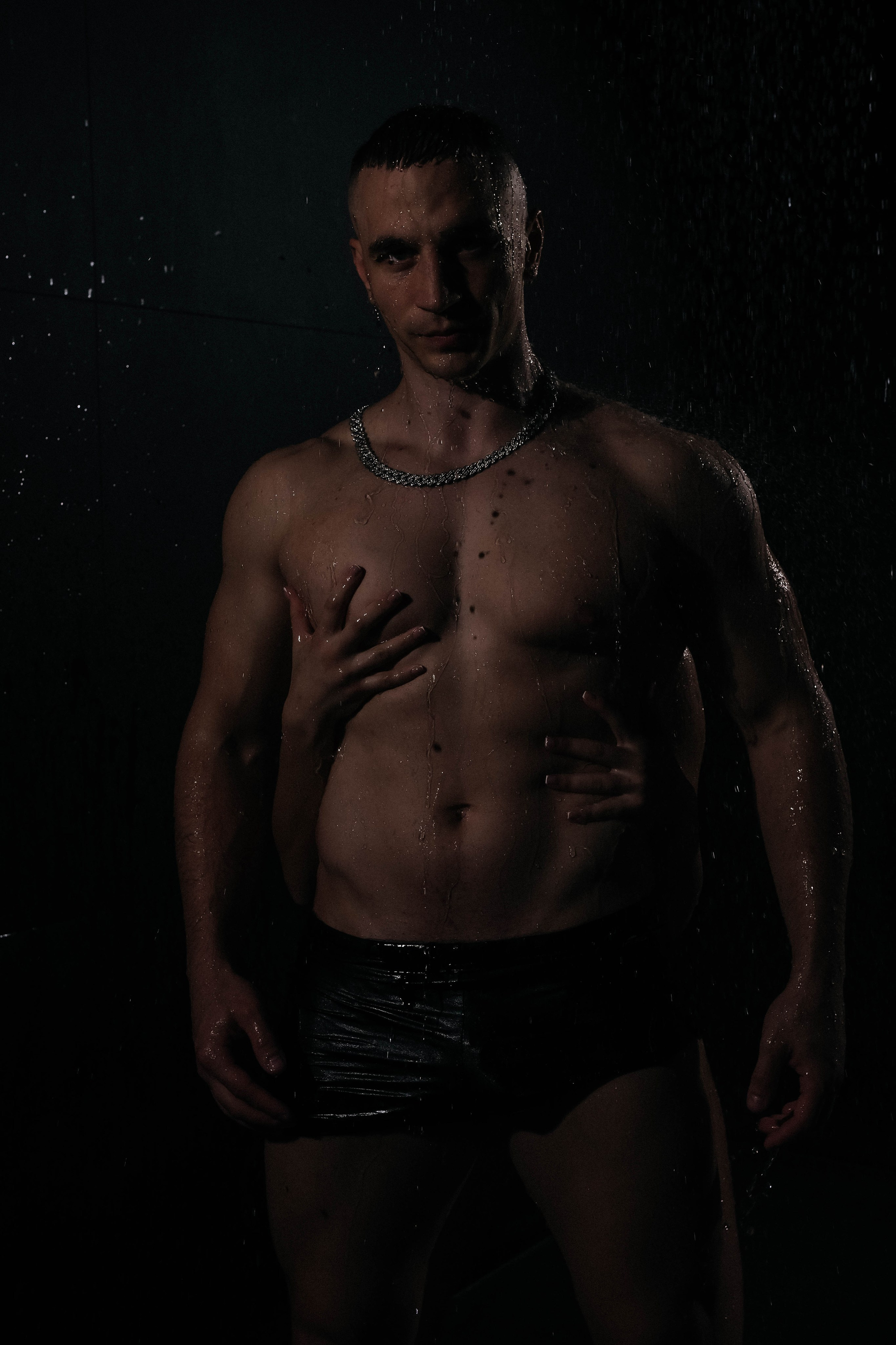 Съемка лав стори под душем. Главная