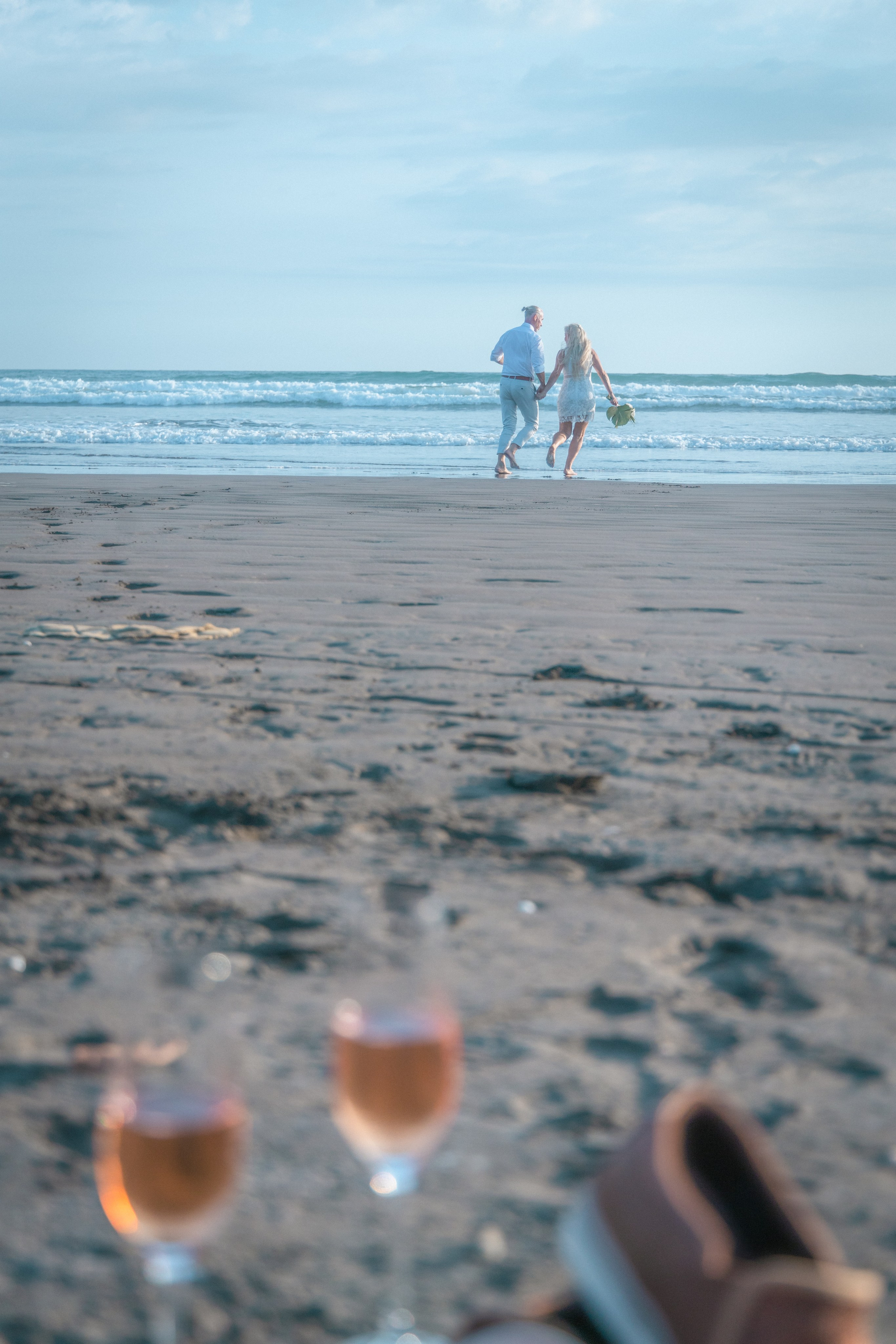 Ocean lovely moments. Family, portrait, content photo in Costa Rica Evgeniya Besprozvannykh