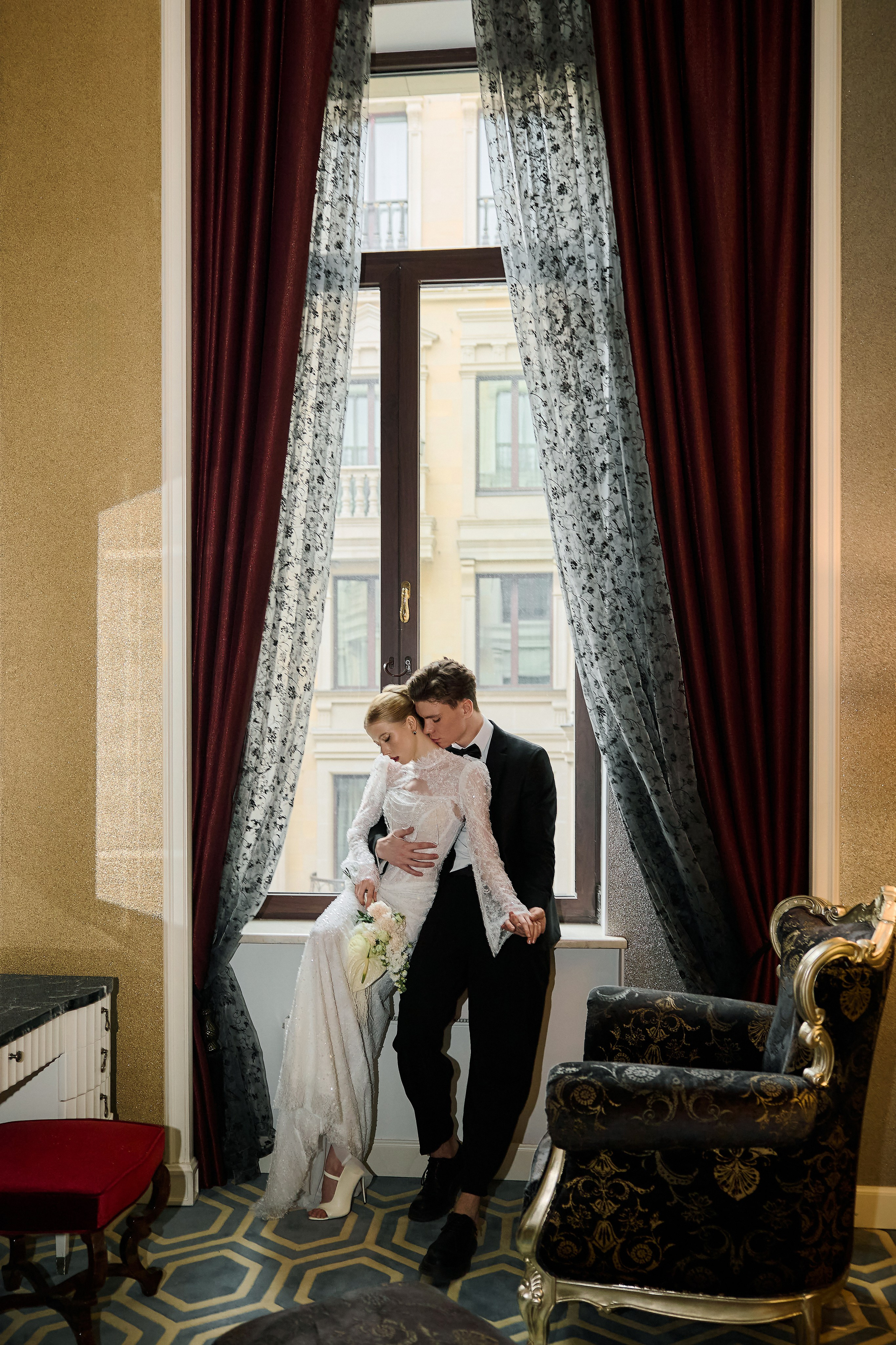 Вадим и Алина. Сборы в отеле St Regis. Свадебный фотограф в Москве и Подмосковье