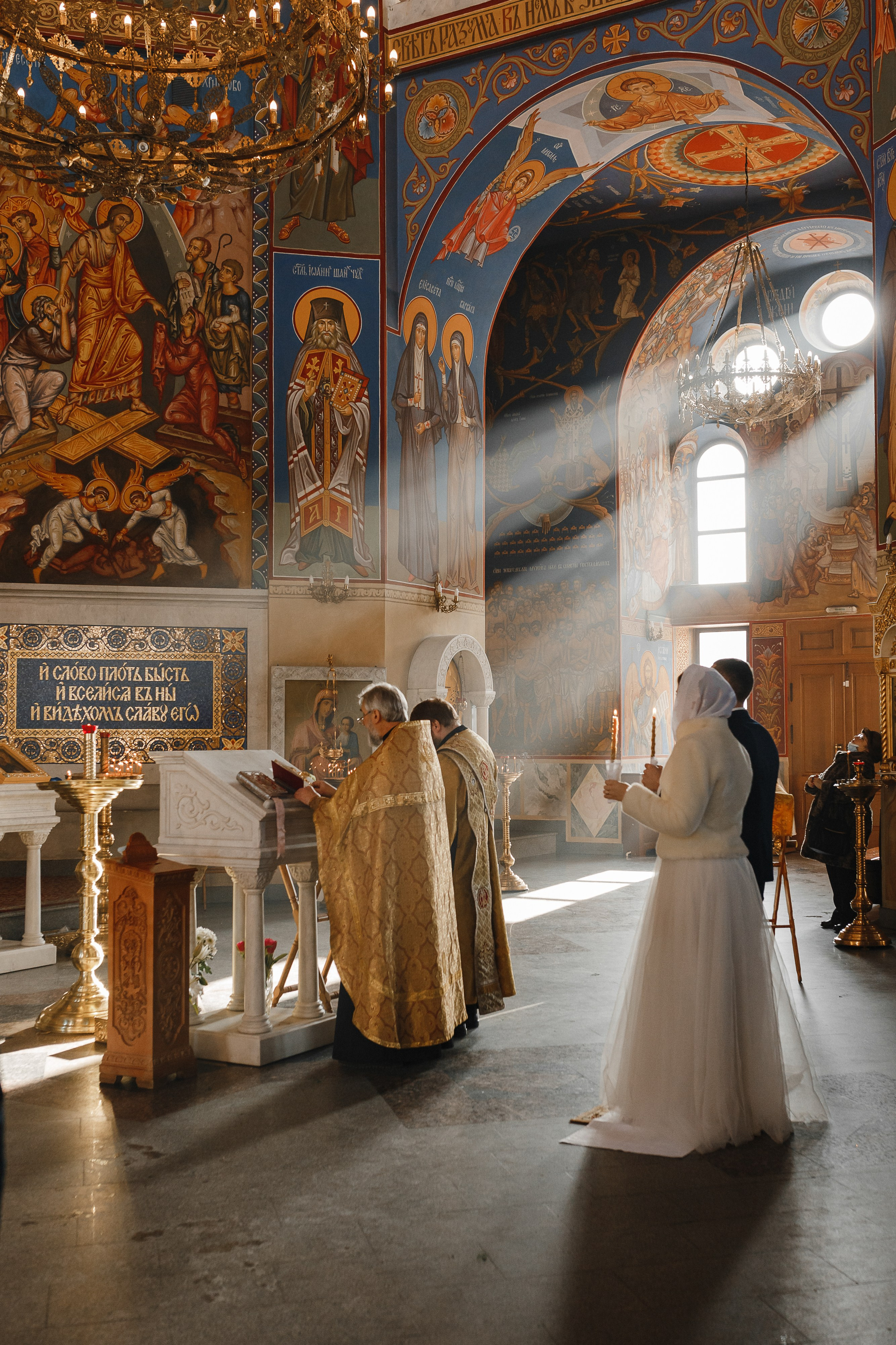 Профессиональный фотограф на таинство венчания в Москве и Московской области. Свадебный фотограф в Москве Мария Крош