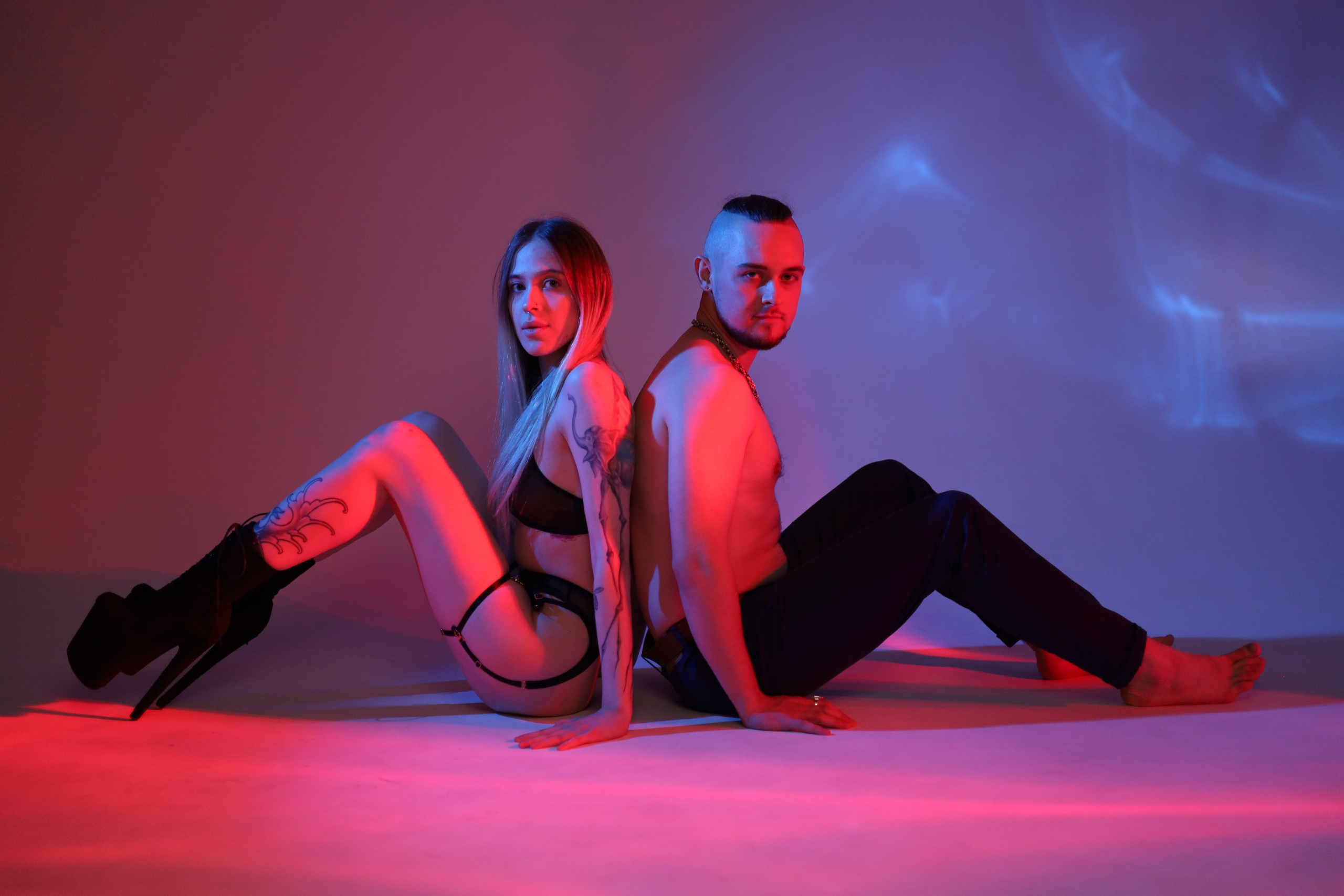 Марго и Макс. Съемка в студии с цветными фильтрами. Портретный фотограф Панферова Регина г. Санкт-Петербург, г. Казань