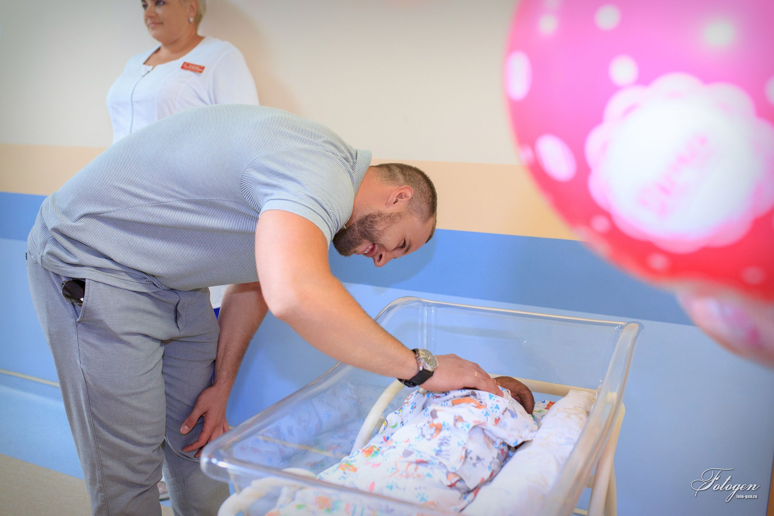 Фотосессия выписки из роддома в Краснодаре | Портфолио Fotogen. Интерьерная фотостудия FOTOGEN г. Краснодар