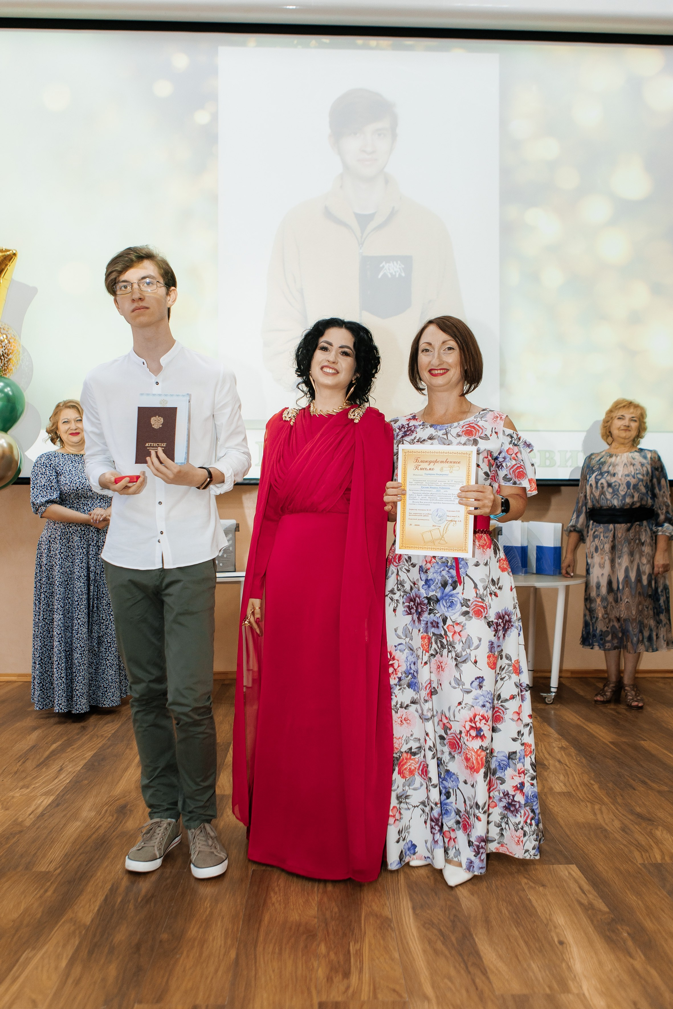 Выпускной Гимназия 12 2024 г. Свадебный и портретный Фотограф в Липецке Дмитрий Котюков