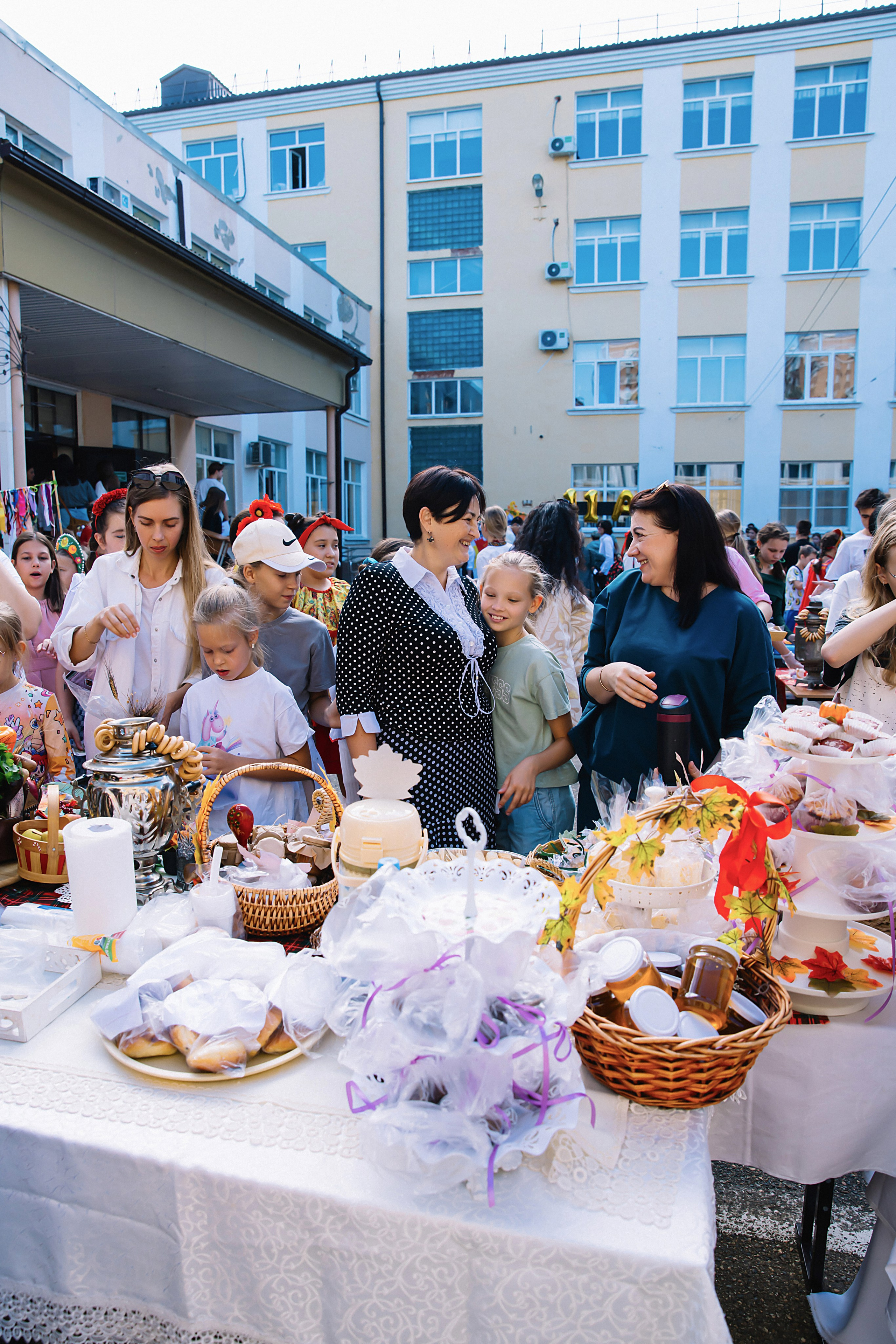 Школьная ярмарка Лицей№ 4. Фотограф и Видеограф в Краснодаре Юлия Солодченко