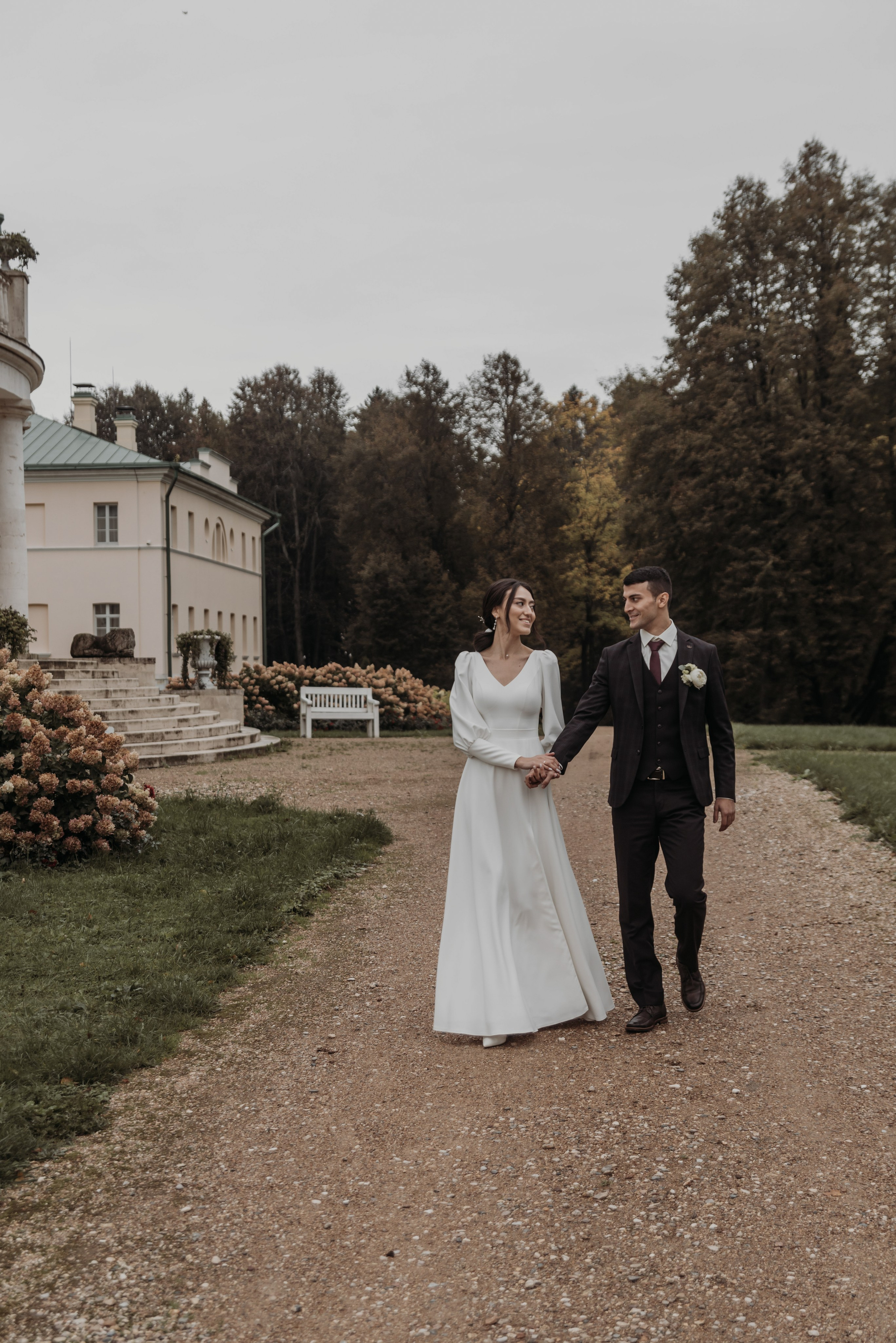 Свадебная фотосессия в Твери в красивой локации в замке в Московской области. Свадебный фотограф в Твери, Москве и Санкт-Петербурге Денисова Екатерина