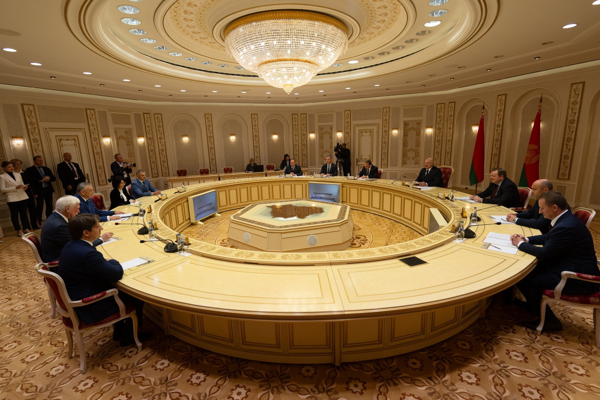 Между охраной и протоколом: как сделать кадр, когда снимаешь глав государств. Документальный фотограф Сергей Вдовин