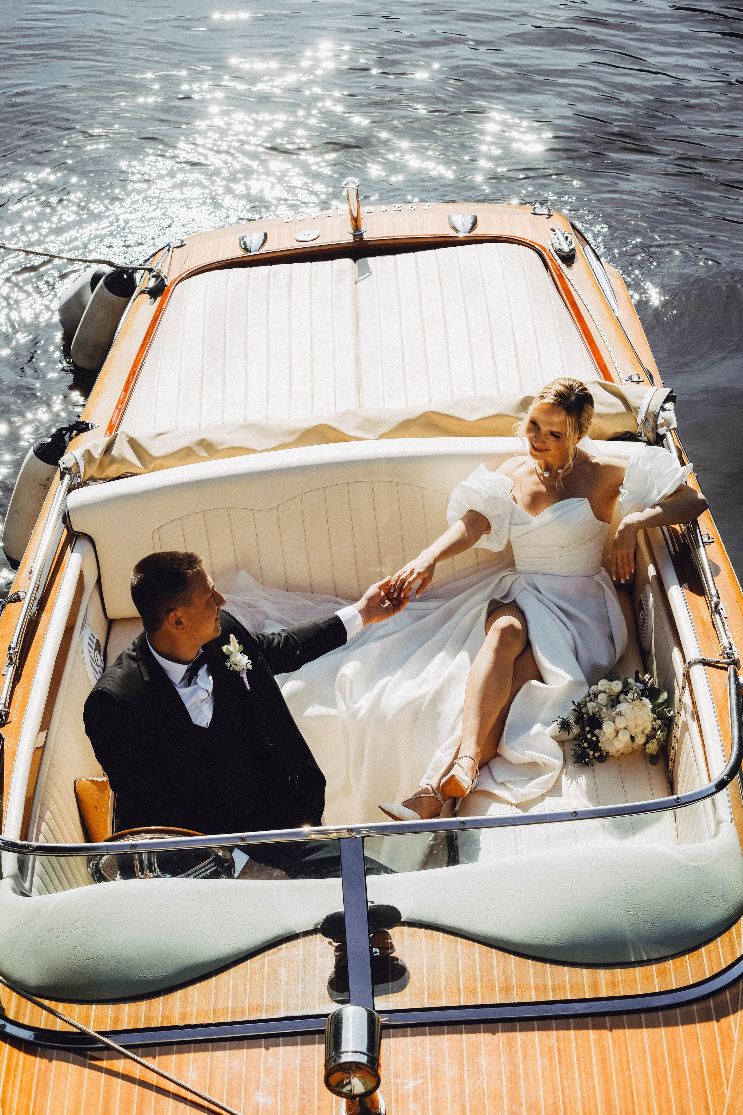 СВАДЕБГНАЯ ПРОГУЛКА ПО КАНАЛ САНКТ-ПЕТЕРБУРГА НА КАТЕРЕ. Профессиональный фотограф, Санкт-Петербург — Виктория Богомолова