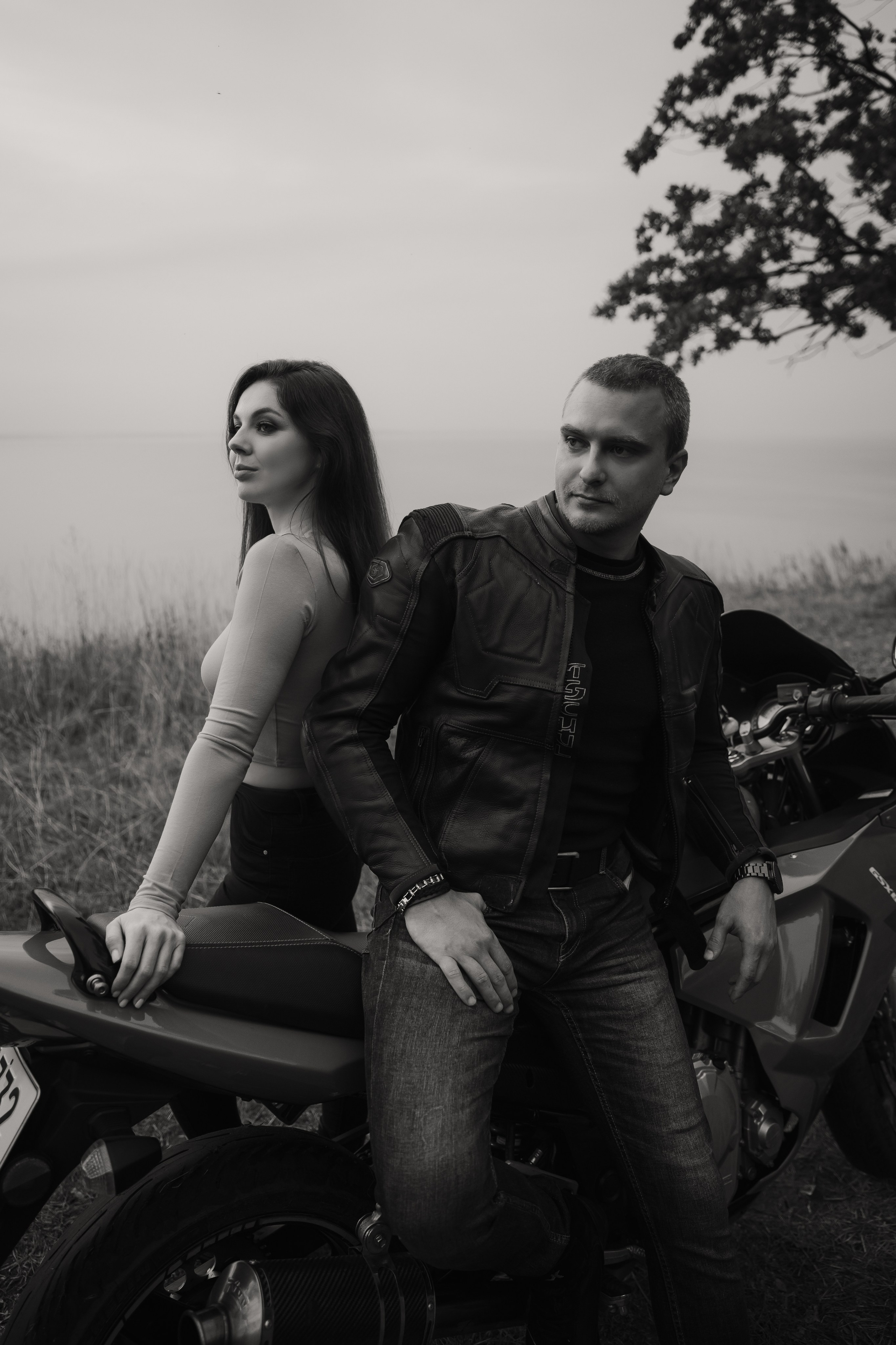 Фотосессия лавстори с мотоциклом на природе. Свадебный и семейный фотограф в Самаре и Тольятти | Елена Топанцева