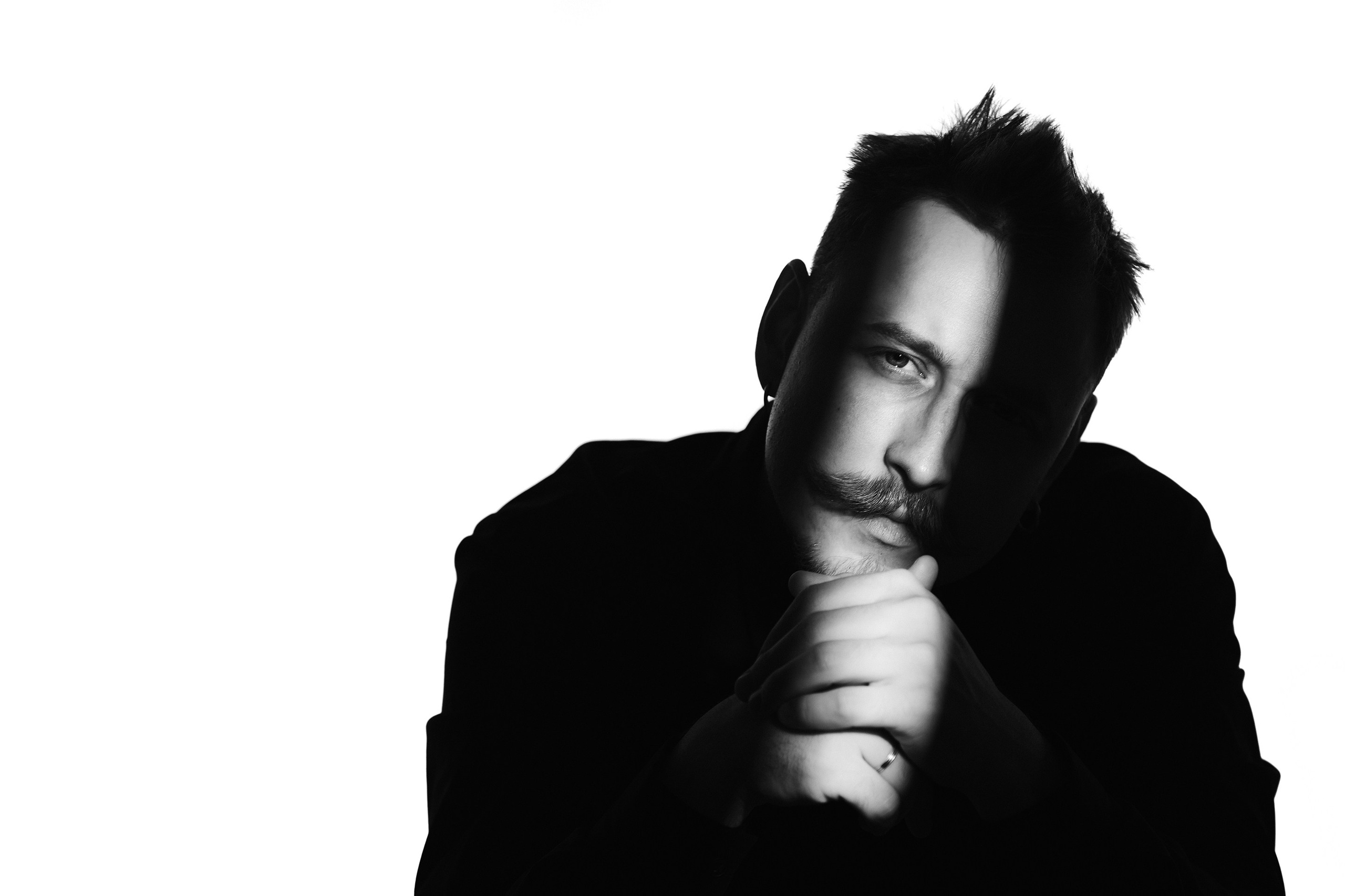 Креативная мужская фотосессия. Профессиональный фотограф в Новосибирске