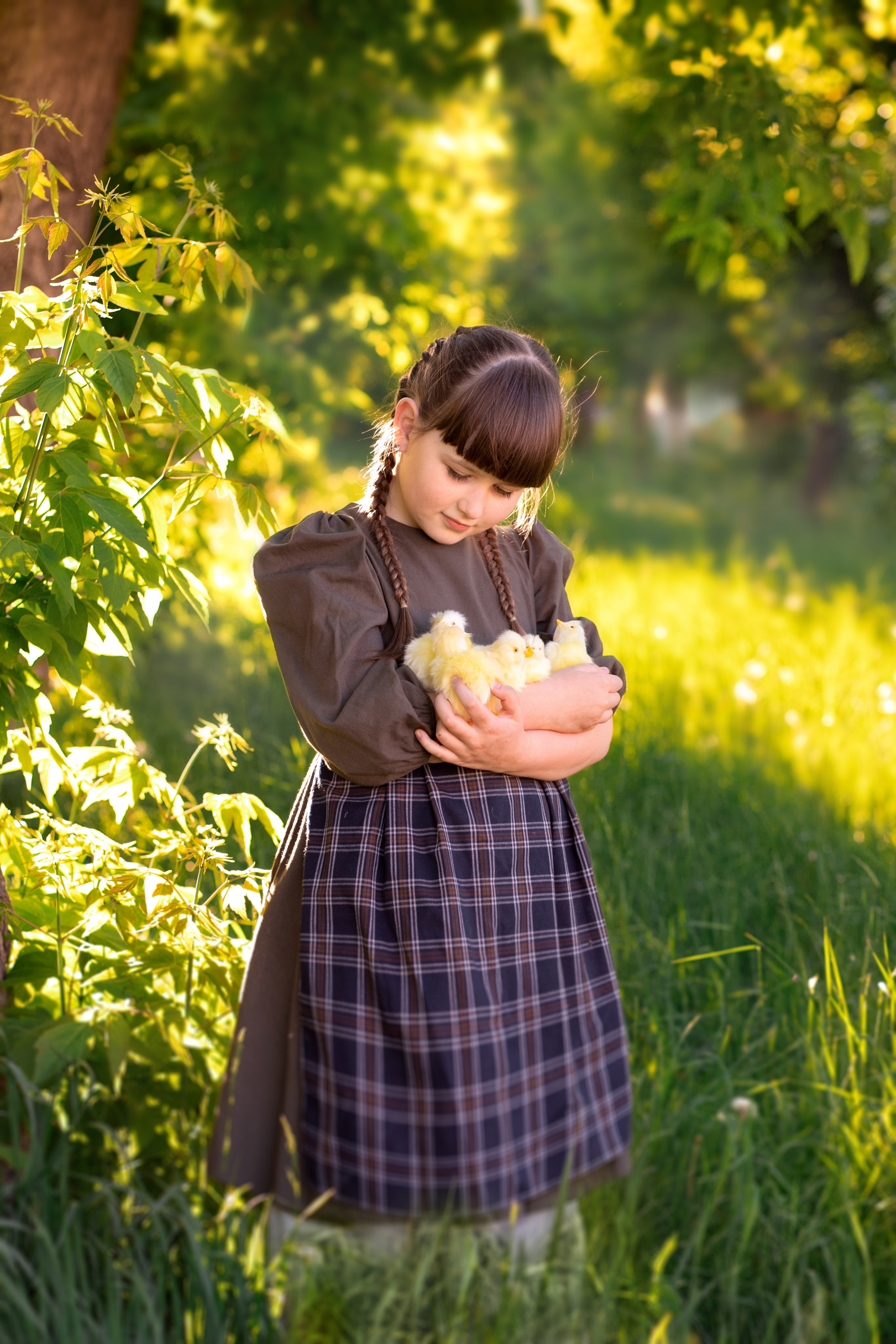 Девочка и цыплята. Фотограф Кравченко Юлия. Энгельс