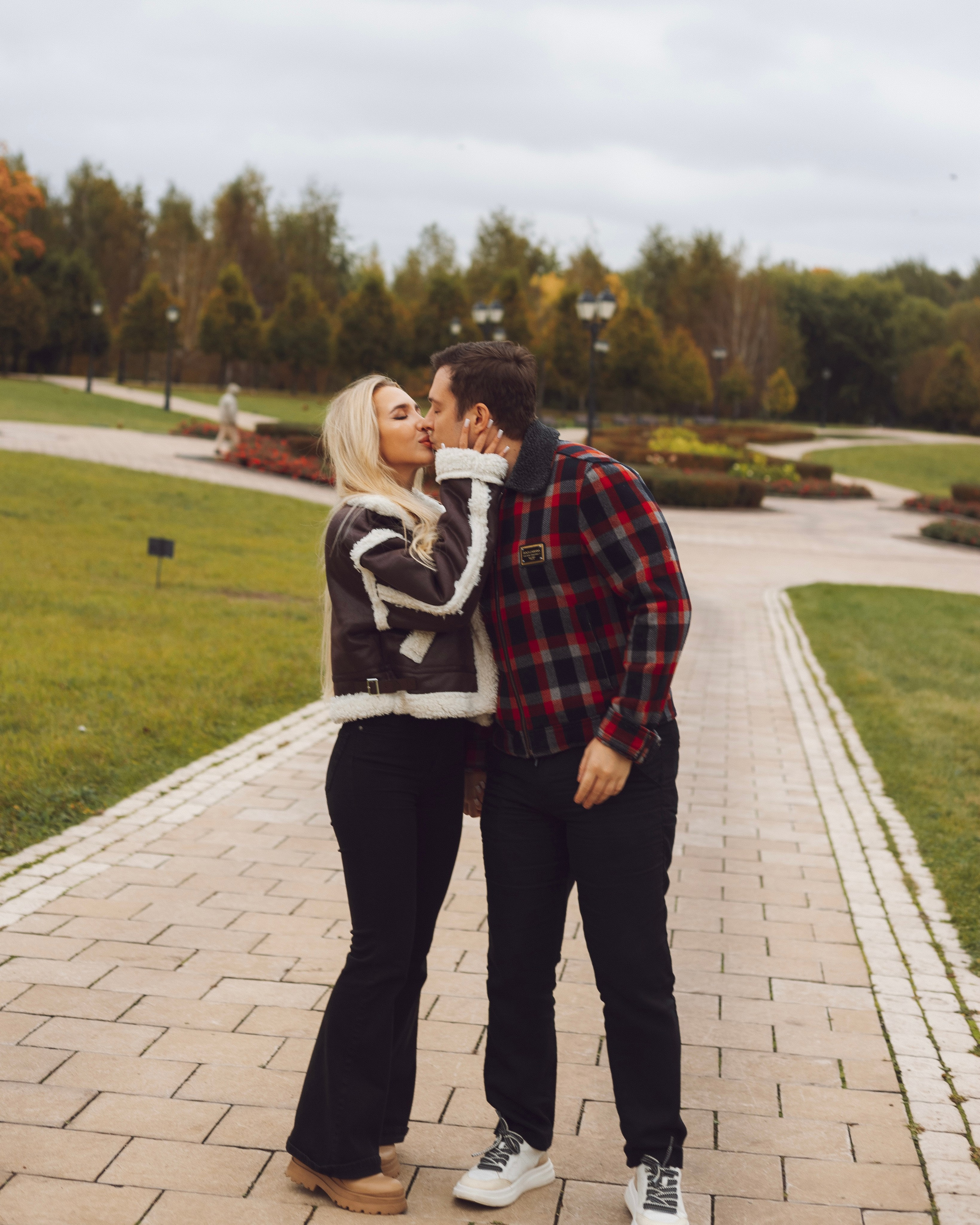 Лавстори в парке. Женский и лавстори фотограф в Москве Елена Аксютко