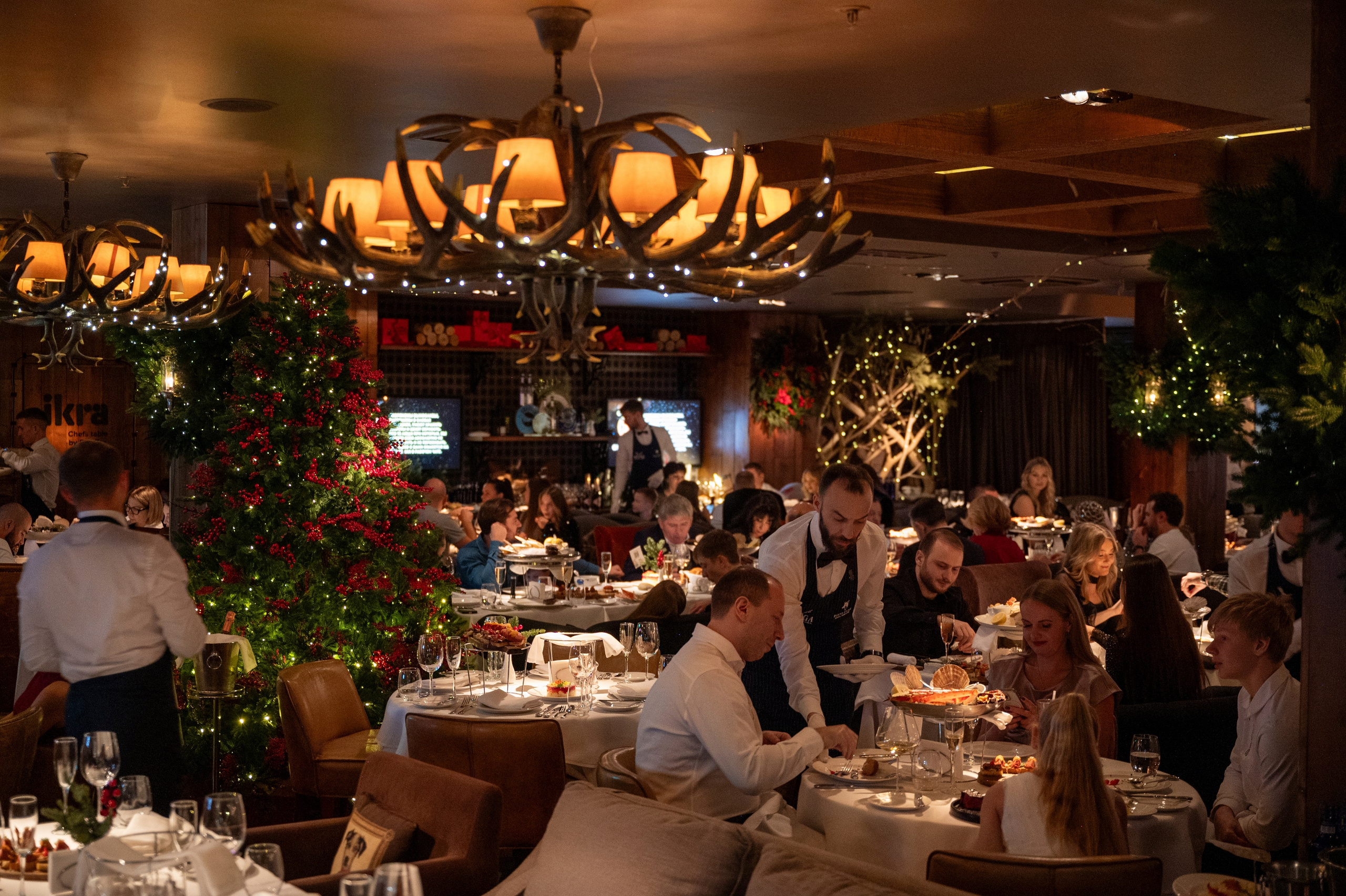 Новый год 2025 в ресторане Red Fox. Репортажный фотограф в Красной Поляне и Сочи Павлюченко Екатерина