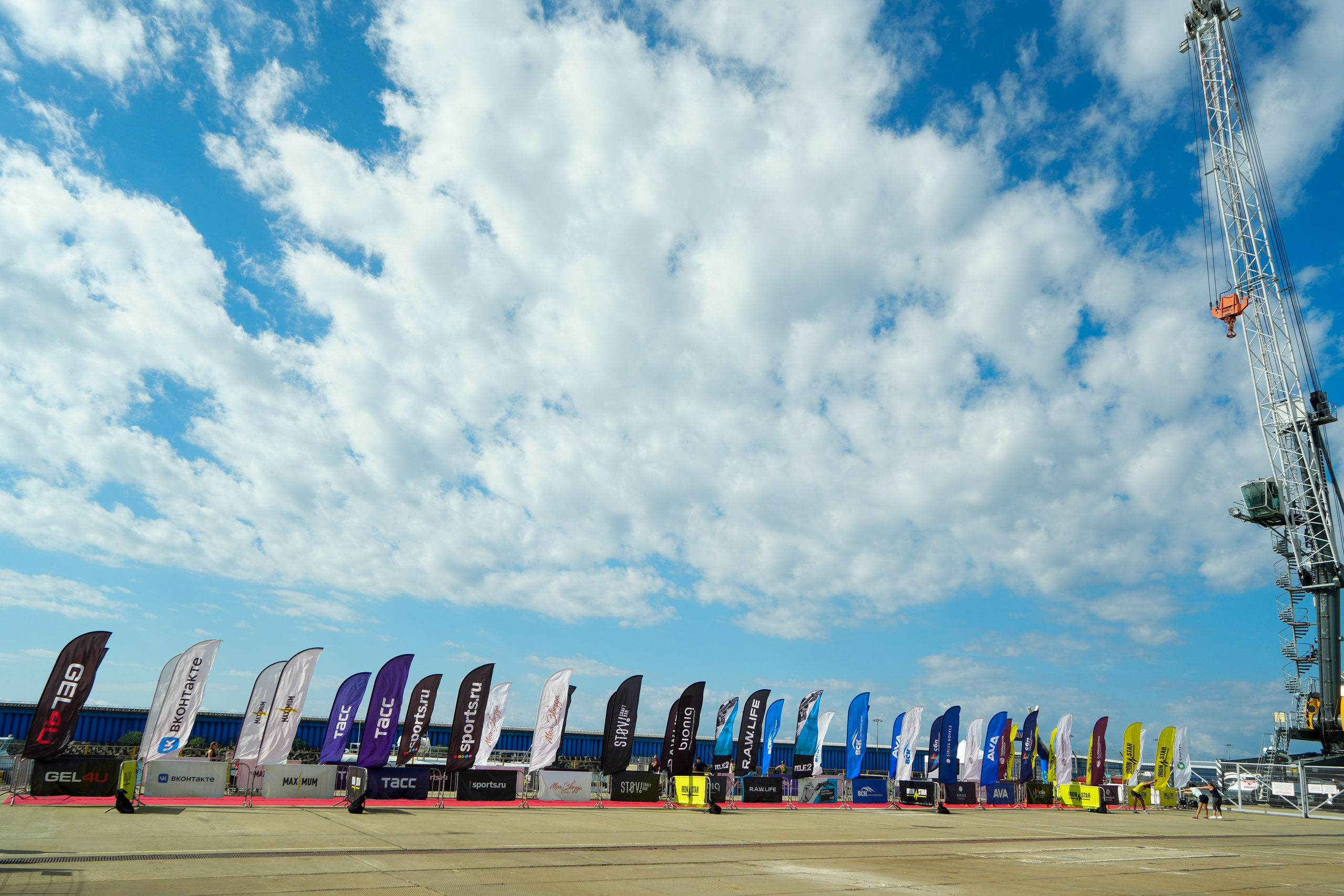 Фотоотчет партнерской интеграции для компании TELE2 на фестивале Ironstar. Репортажный фотограф в Красной Поляне и Сочи Павлюченко Екатерина