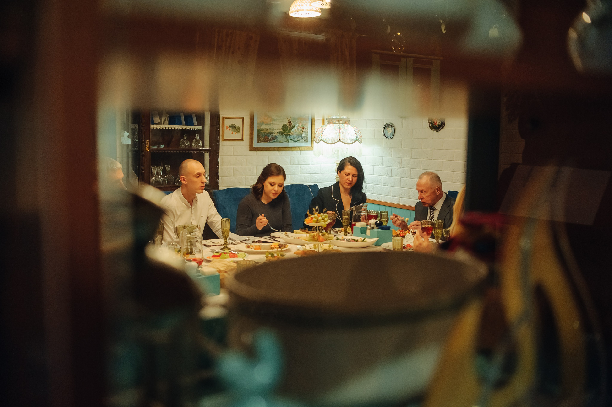 Тихий семейный праздник в ресторане Подкова. Свадебный фотограф в Екатеринбурге Артём Зайнетдинов
