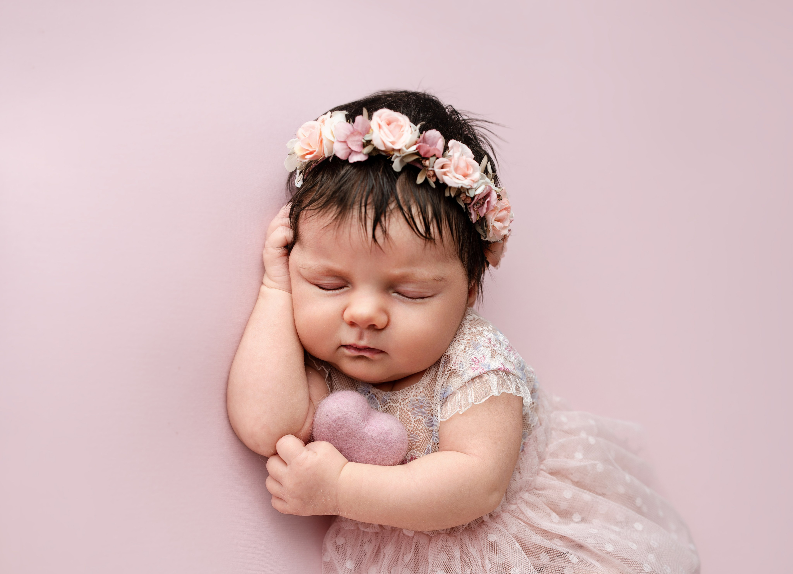 Фотограф новорожденных в Нижнем Новгороде - профессиональная фотосессия для новорожденных, уютные и милые снимки малышей, создание уникальных образов и воспоминаний для родителей. Специалист по детской фотографии предлагает услуги по съемке новорожденных в комфортной обстановке, обеспечивая безопасность и тепло для вашего малыша.