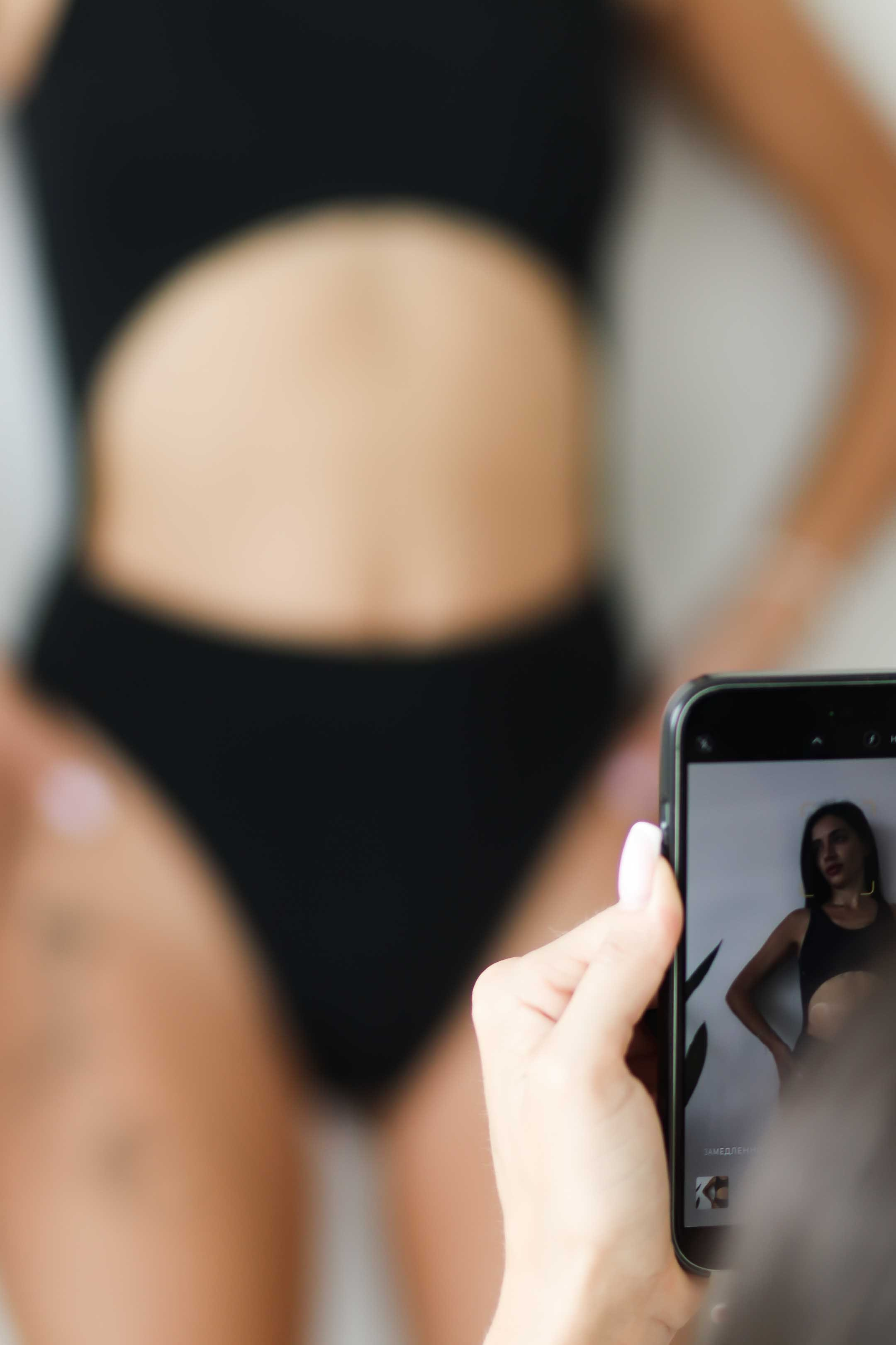 Коллекция купальников бикини. Фотограф на Шри-Ланке