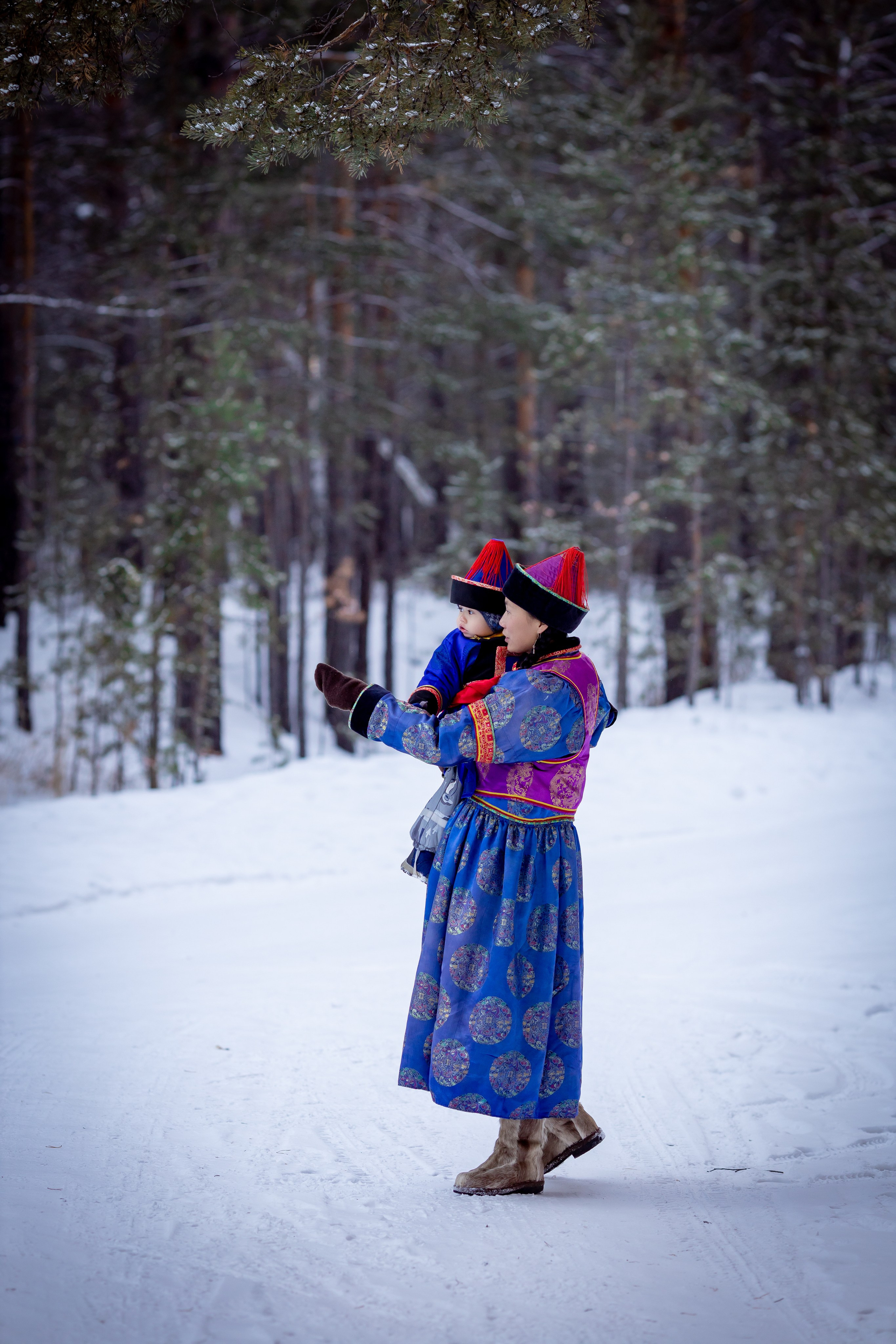 В национальных костюмах. Организую и проведу любые фотосессии в солнечной Бурятии, в Улан-Удэ!
