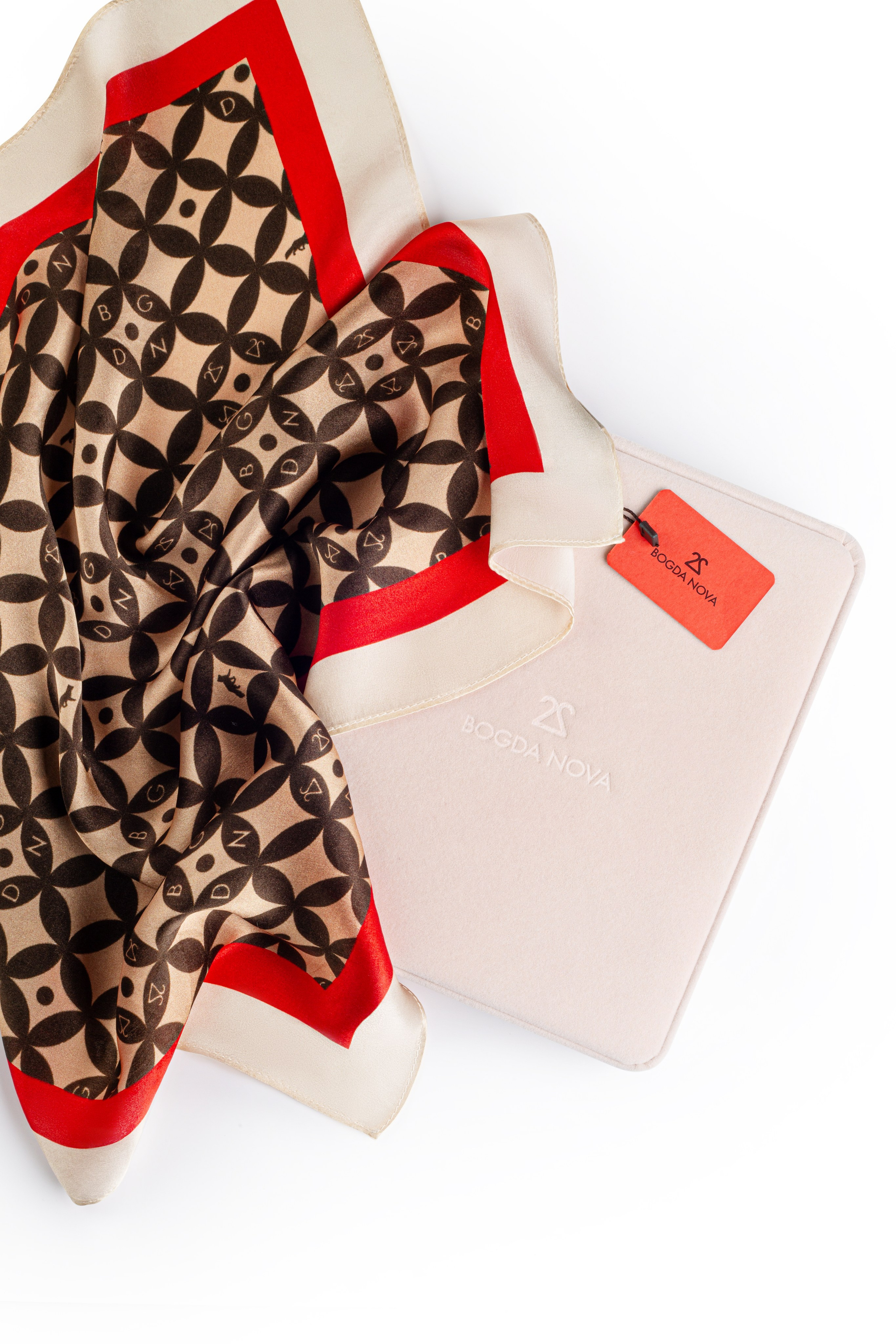 Ретушь фотографий шарфов, головных уборов и поясов | Студия SVITHART