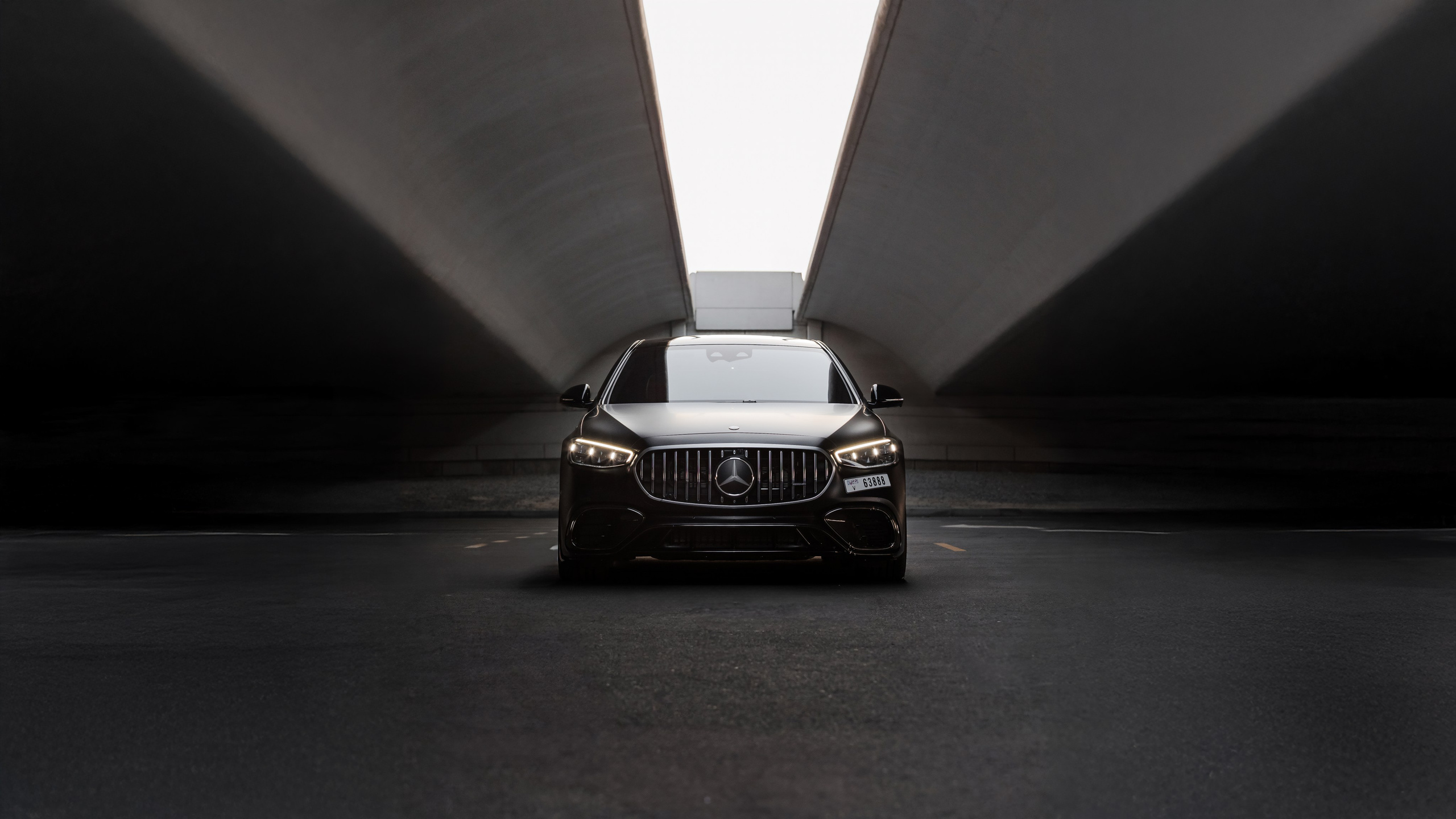 Luxury Car Interior Photography in Dubai — Premium Automotive Shoot. Evgen Yatsenko — Photographer in Dubai