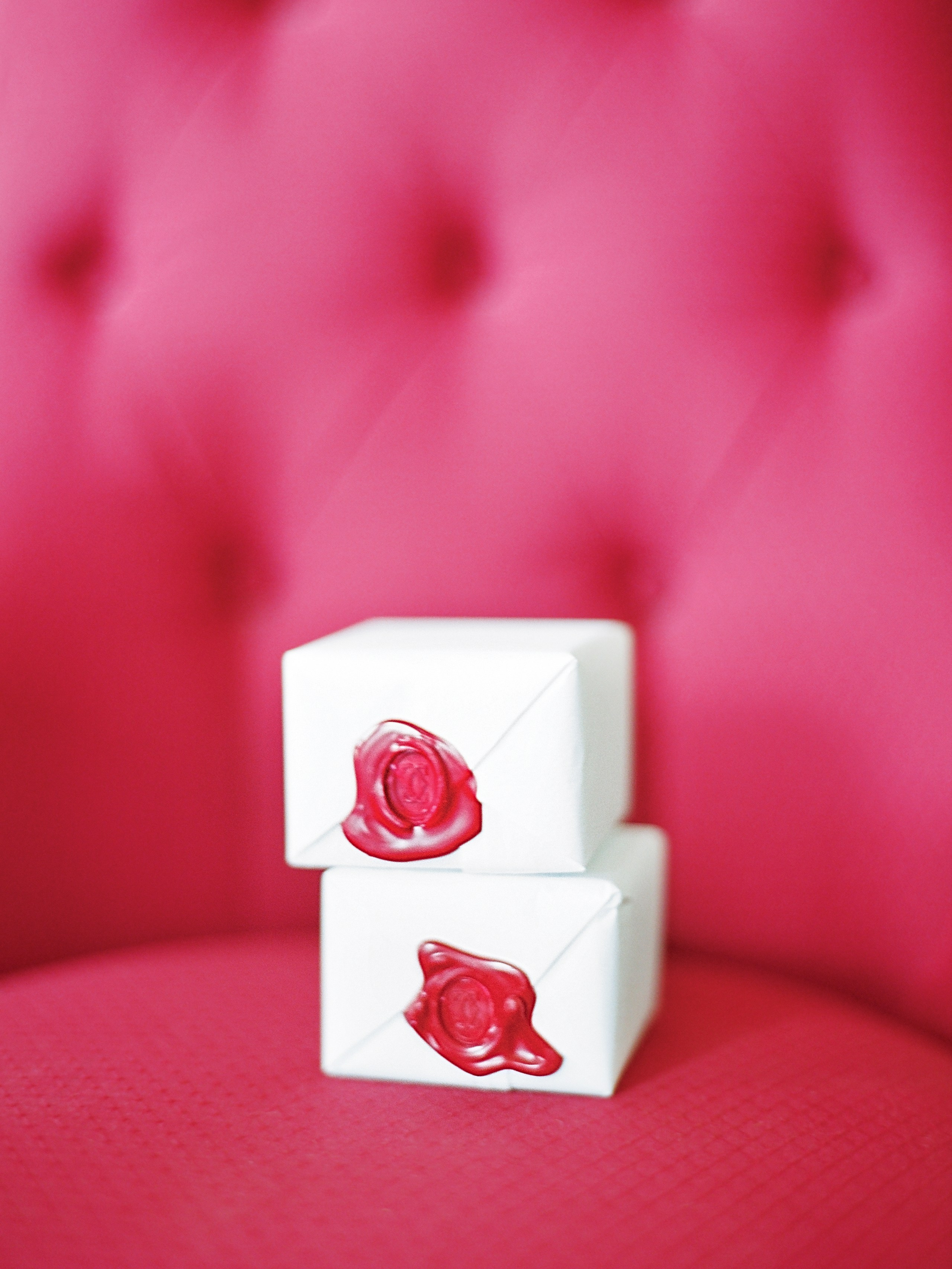 яркие цвета в свадебном декоре