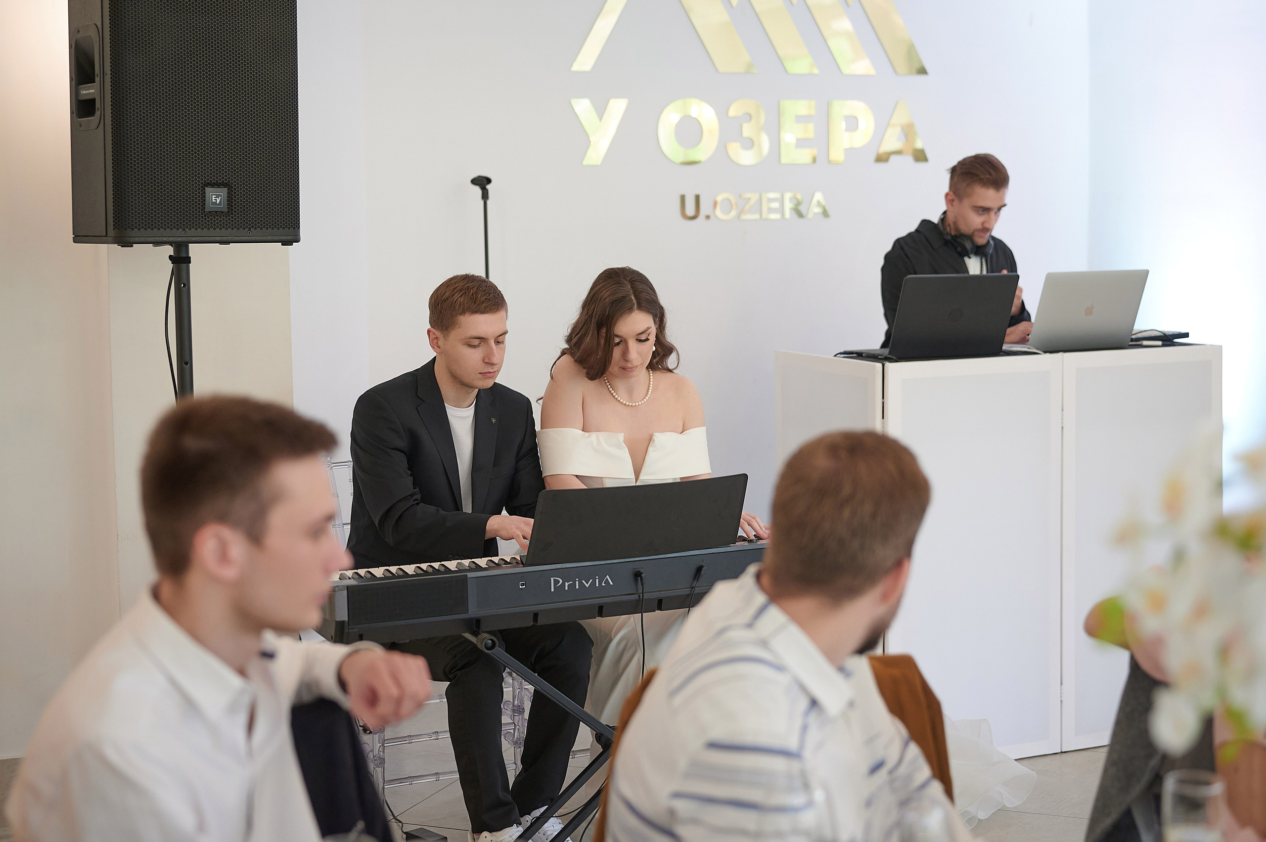 Праздник в банкетном зале. Профессиональная репортажная фотосъёмка мероприятий в Санкт-Петербурге