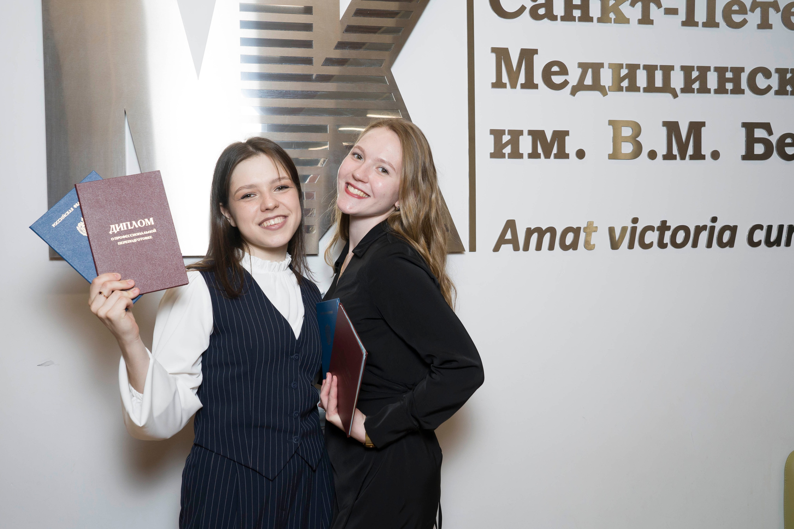 Выпускной в медколледже. Фотограф в Санкт-Петербурге. Репортажная и все съёмки для бизнеса