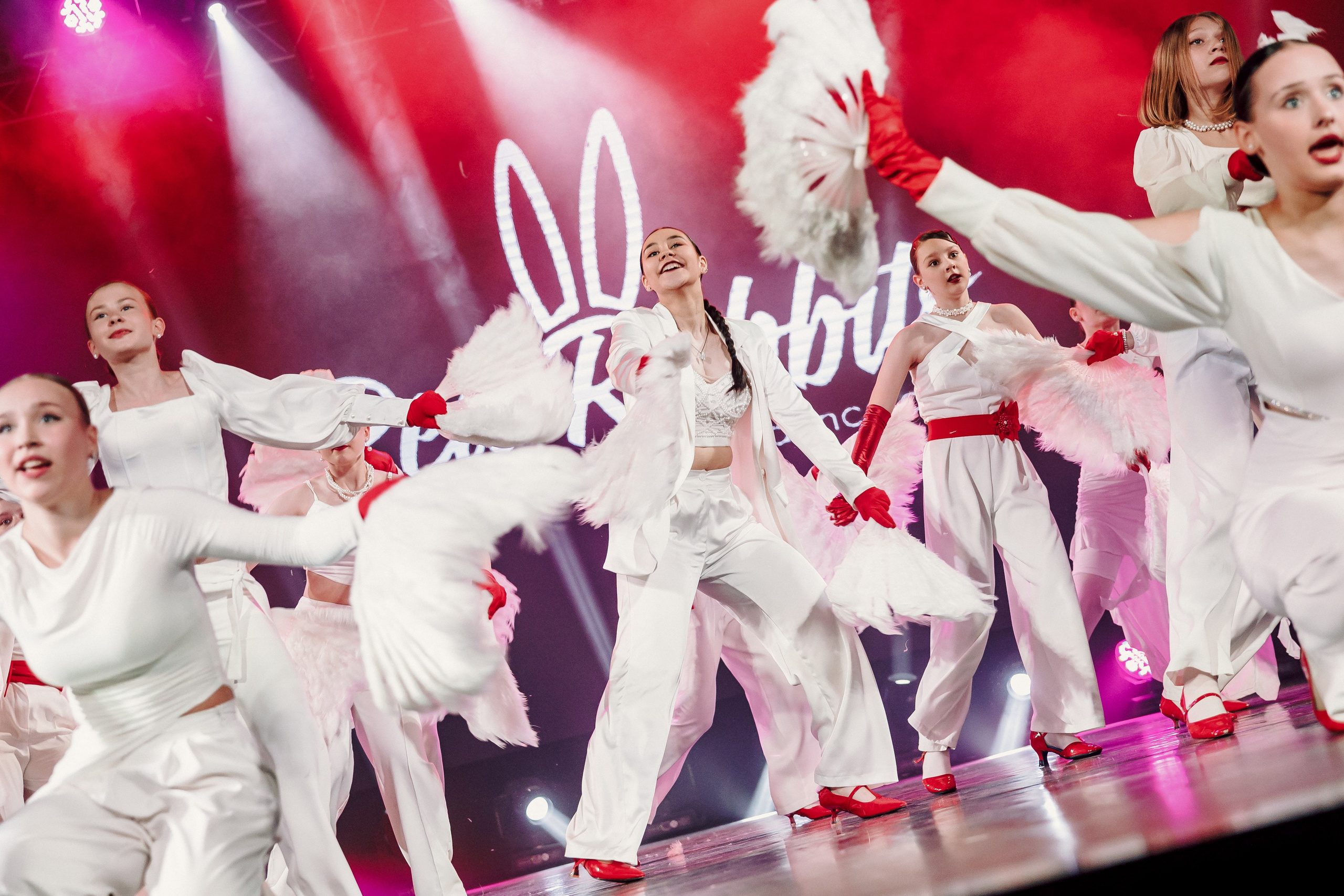 Отчётный концерт танцевальной школы «Red Rabbits» 2025. Лёшка Варзегов — фотограф