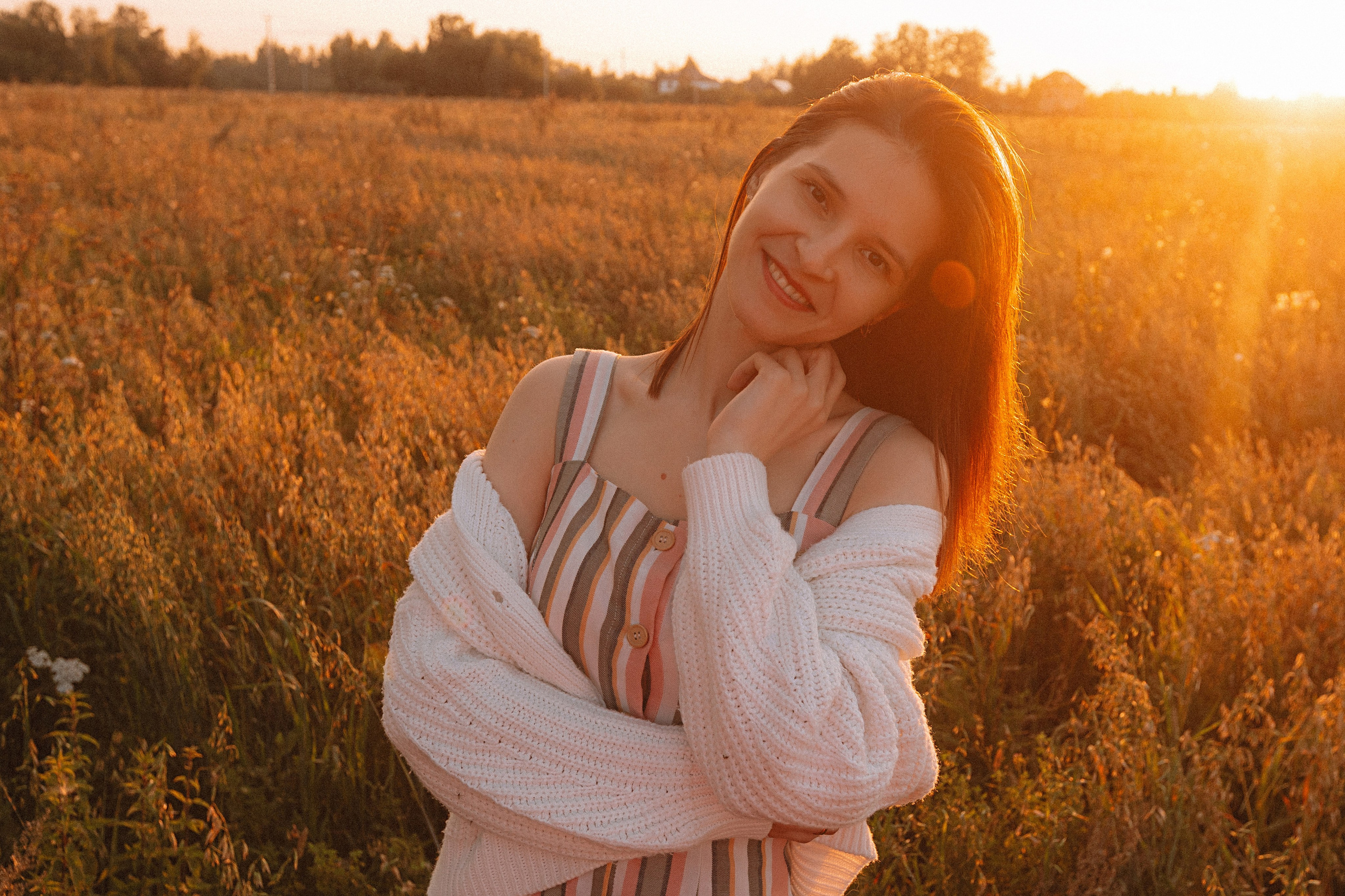 Поле love story на закате. Семейный фотограф Тюмень, фотограф на роды Салмина Мария