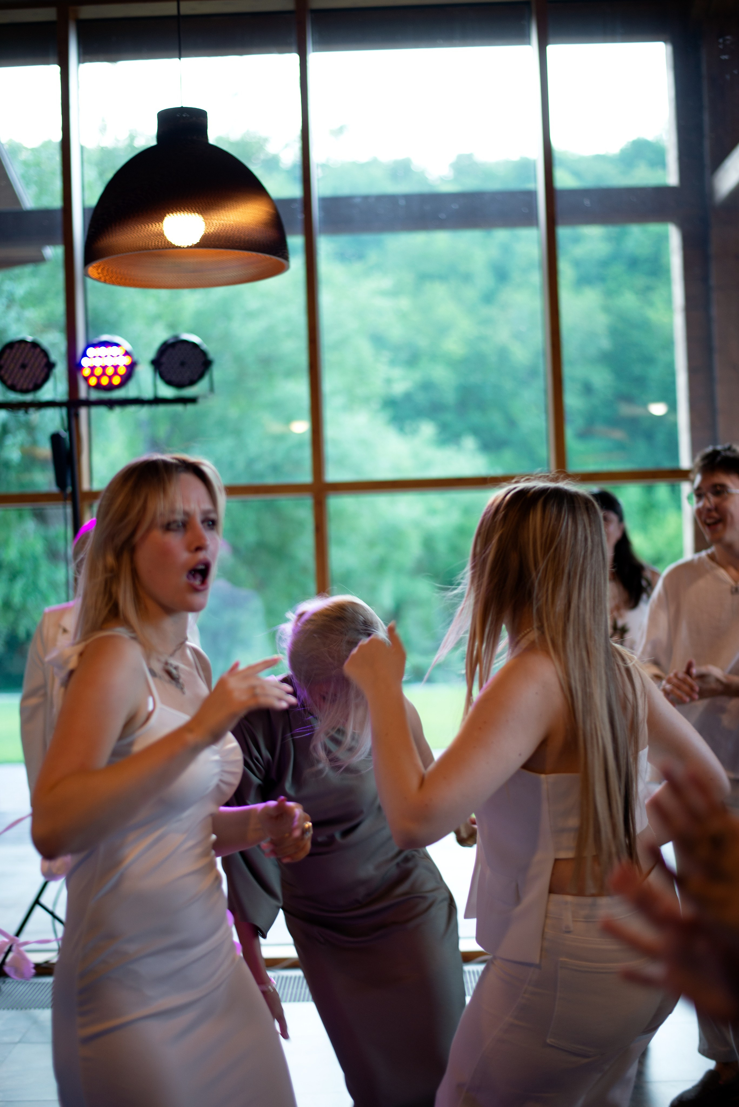 Свадьба и банкеты. Дина — ваш фотограф в Коломне и Москве. Живые портреты, любимые люди, важные события. Всё, что хочется помнить