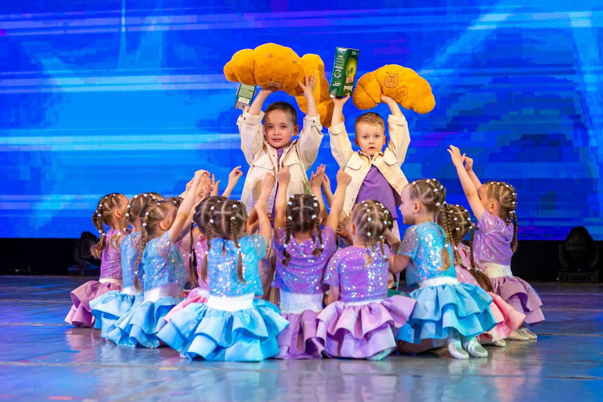 Отчетный концерт Заслуженного коллектива РФ «Жемчужинка» в Оренбурге, ДК «Россия», 2025 г. Фотограф в Оренбурге. Профессиональный фотограф