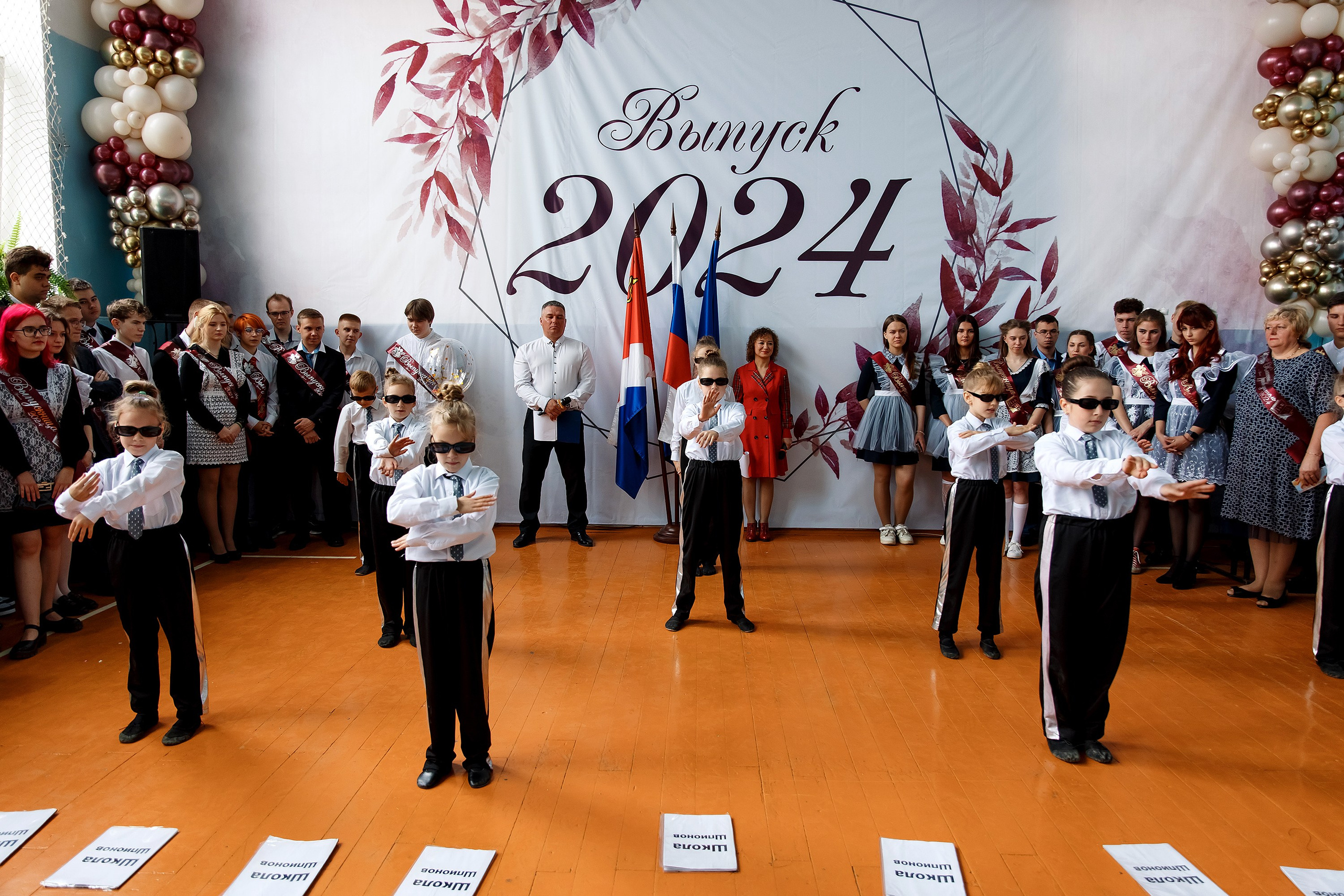 11 класс Последний звонок. Фотограф Любовь Корниенко, Примоский край