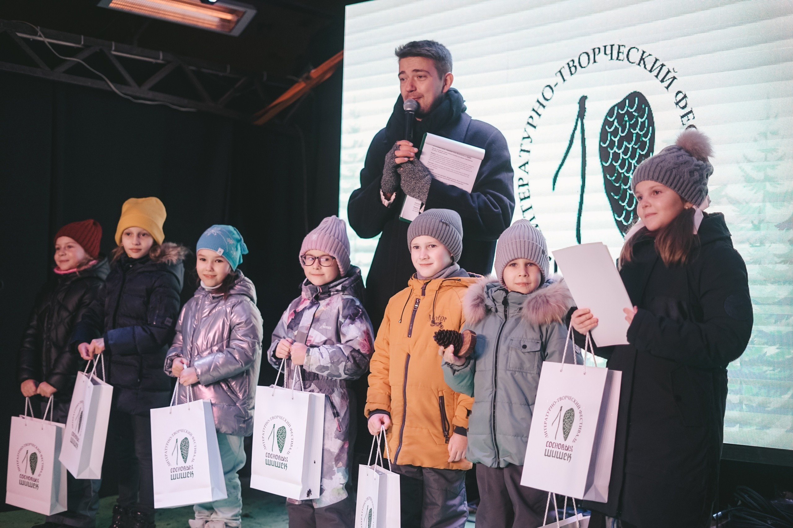 10 сосновых шишек. Kirillova Studio — мастерская декора и событий Юли Кирилловой