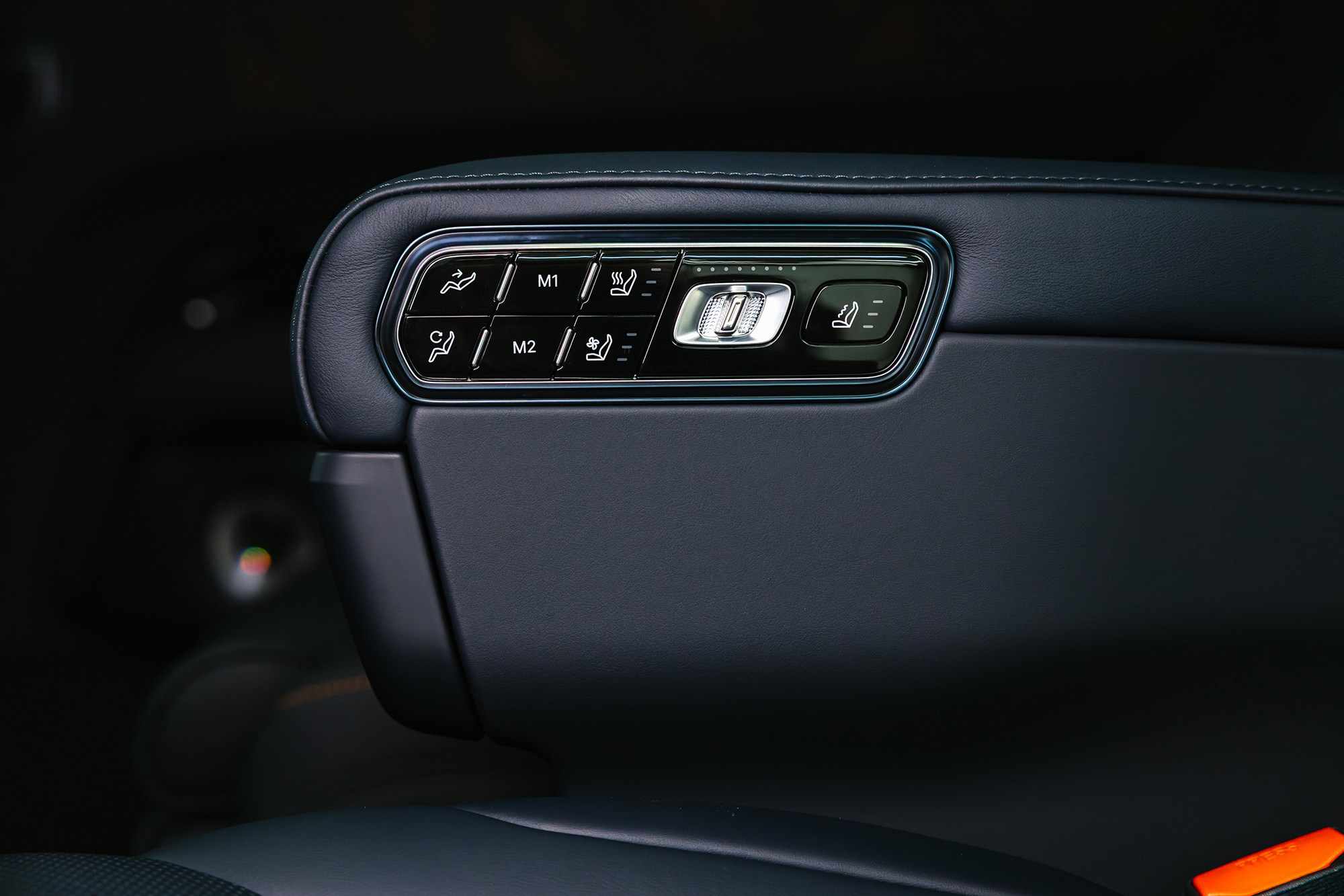 Zeekr 9X 2.0hyb 4WD AT (1401 л. с.) 2025 + фаркоп. Автосалон «Х-Авто»