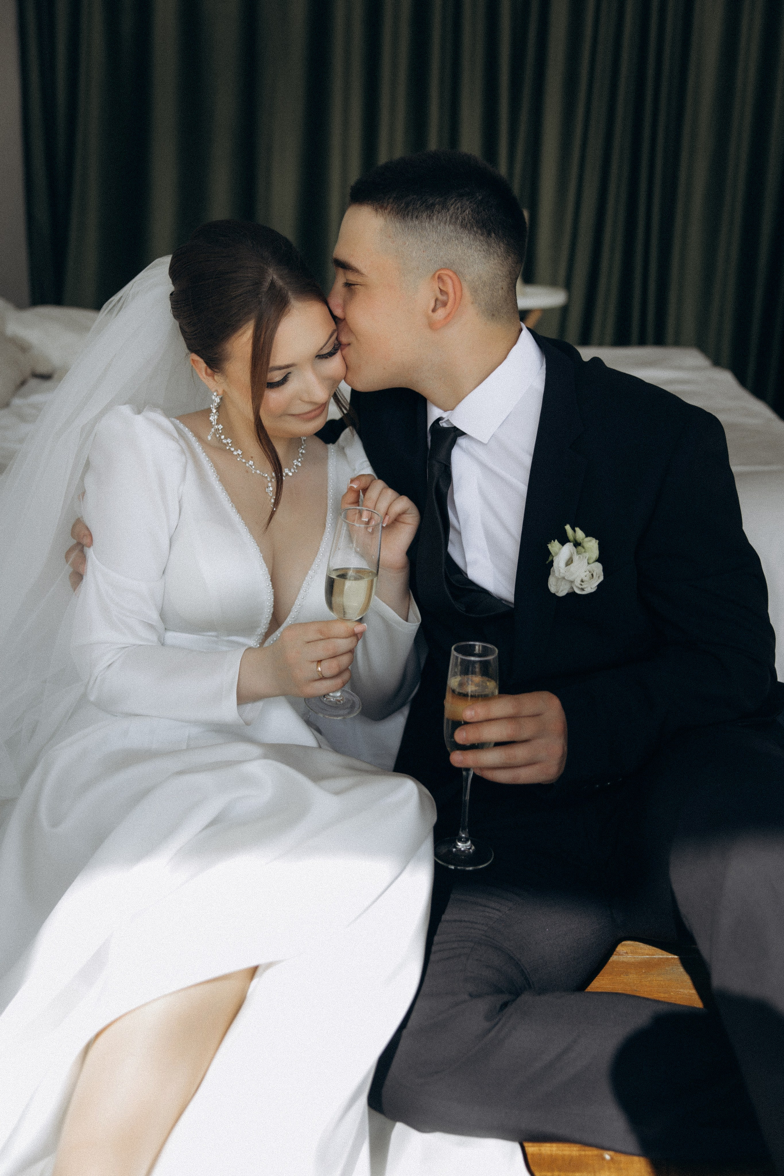 Свадебная фотосессия в фотостудии Пензы для Виктории и Михаила