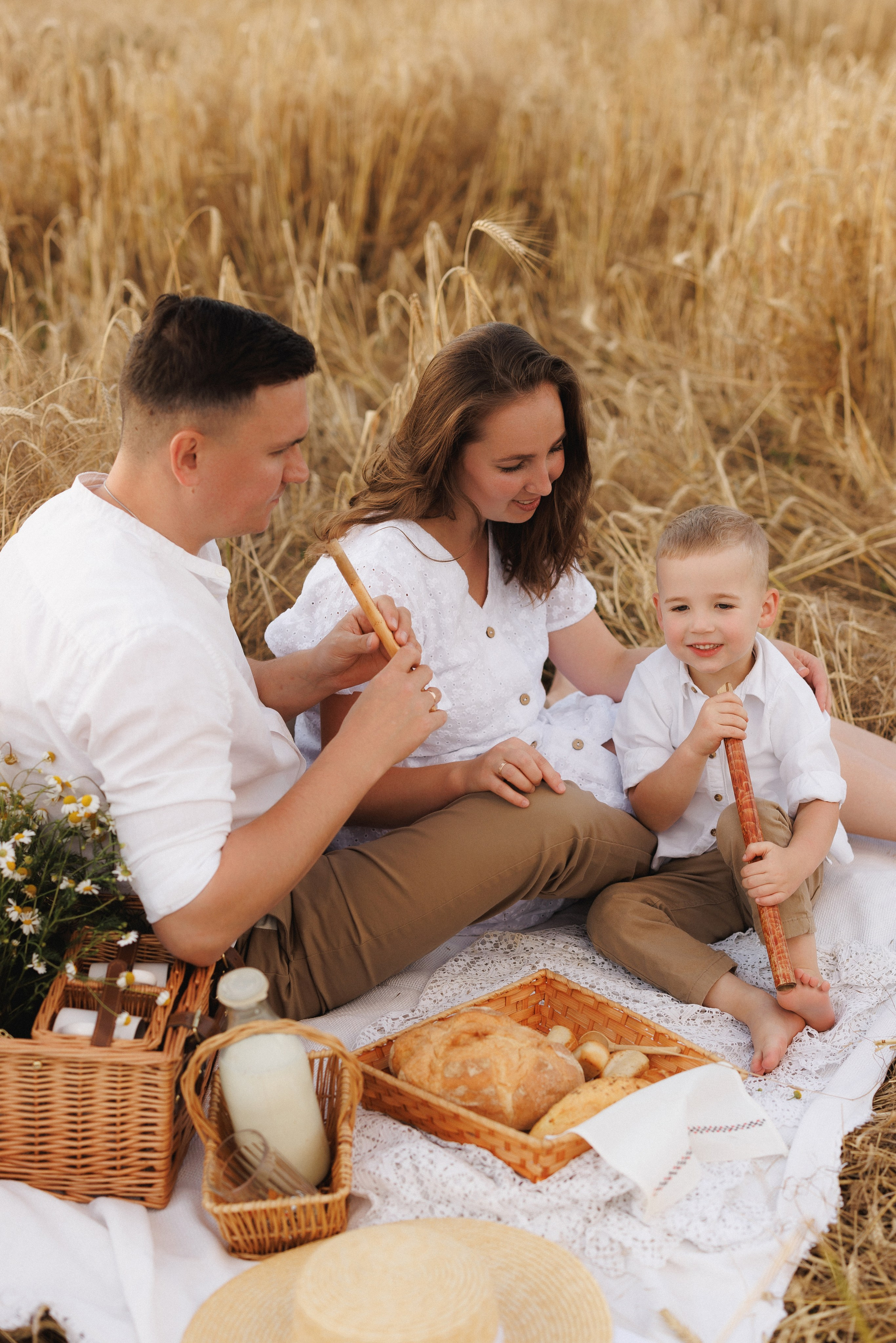 Пшеничное поле, семьи. Семейный и детский фотограф в Краснодаре Анна Трашкова