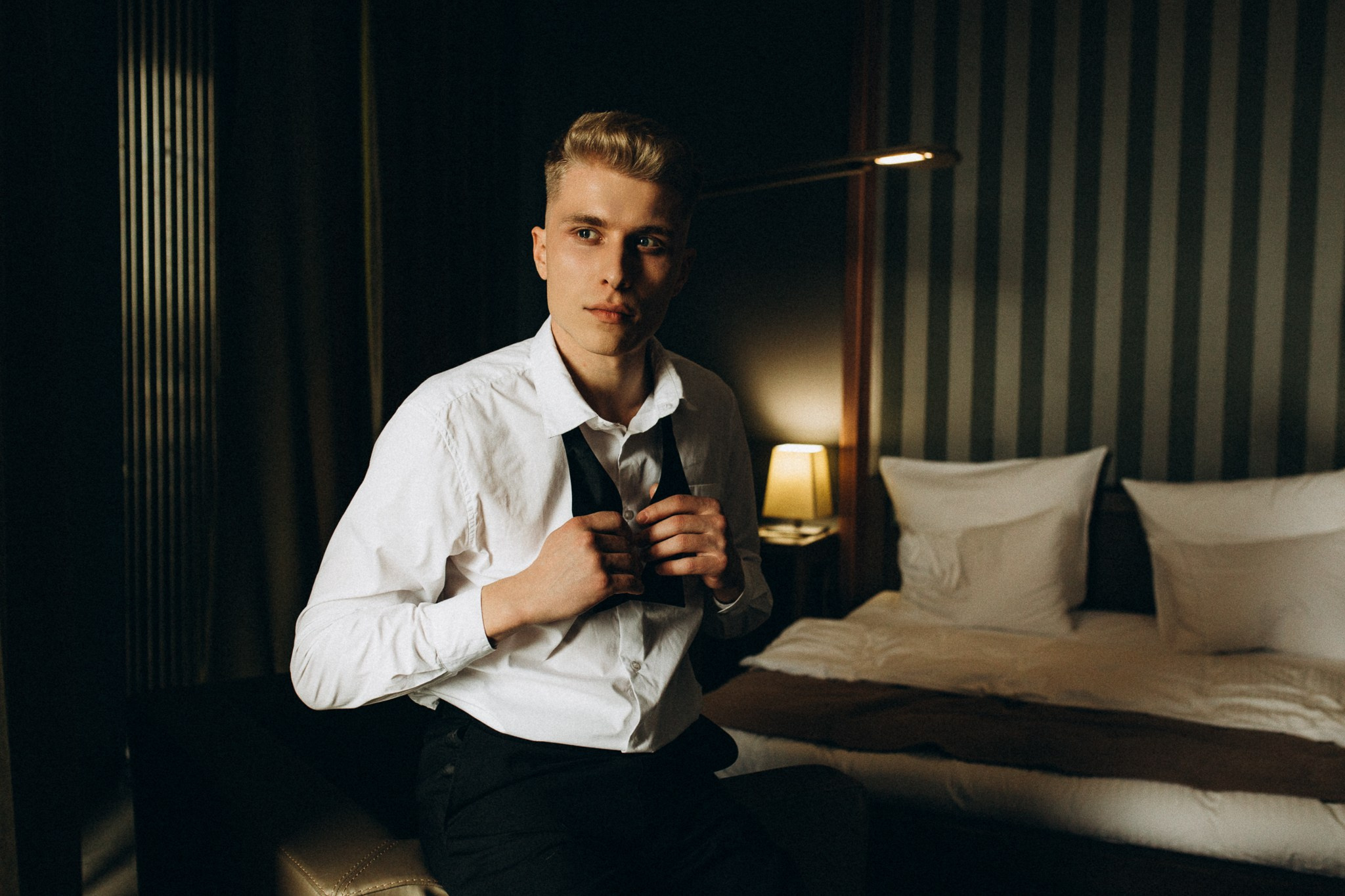 Любовь в индустриальном свете: свадебная фотосессия в стильном интерьере. Семейный и свадебный фотограф Ростове-на-Дону